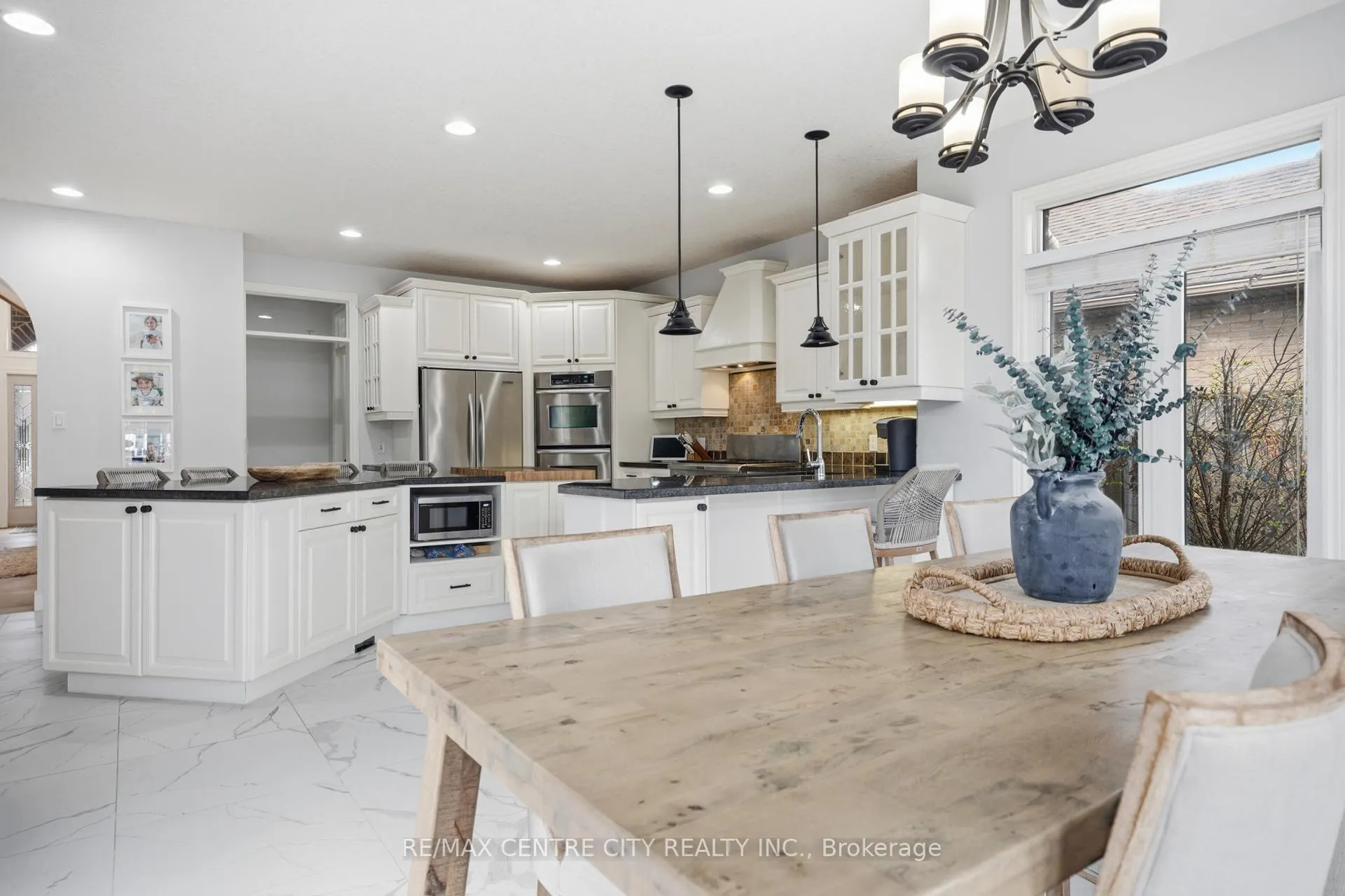 Photo 33 of 2114 Riverbend Road, London, South A — HOMEH