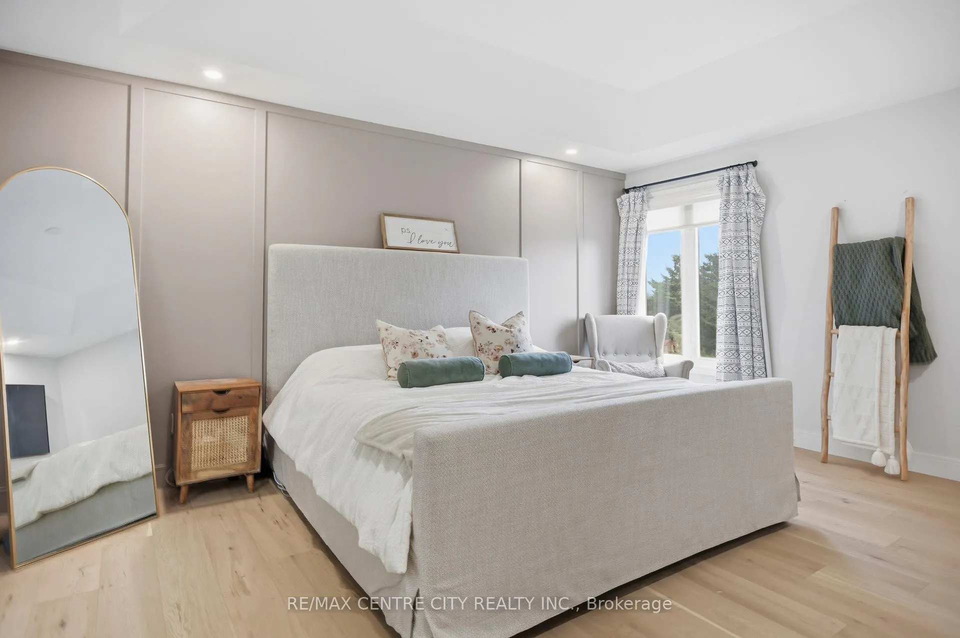 Photo 35 of 2114 Riverbend Road, London, South A — HOMEH