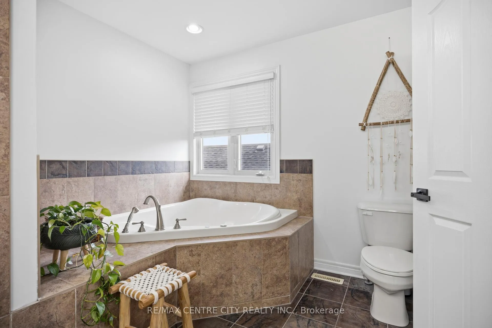 Photo 42 of 2114 Riverbend Road, London, South A — HOMEH