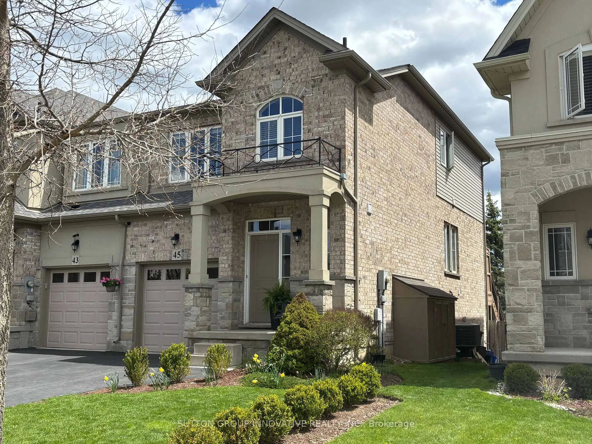 Front of 45 Candlewood Court
