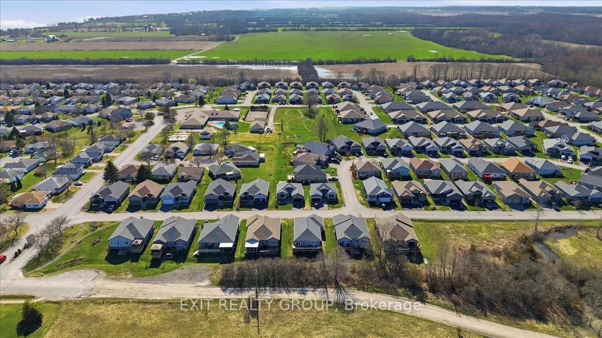 Photo 2 of 12 Dorchester Drive, Prince Edward County, Wellington Ward — HOMEH