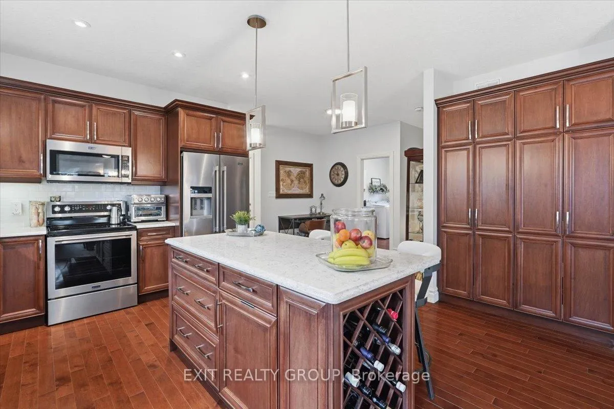 Photo 4 of 12 Dorchester Drive, Prince Edward County, Wellington Ward — HOMEH