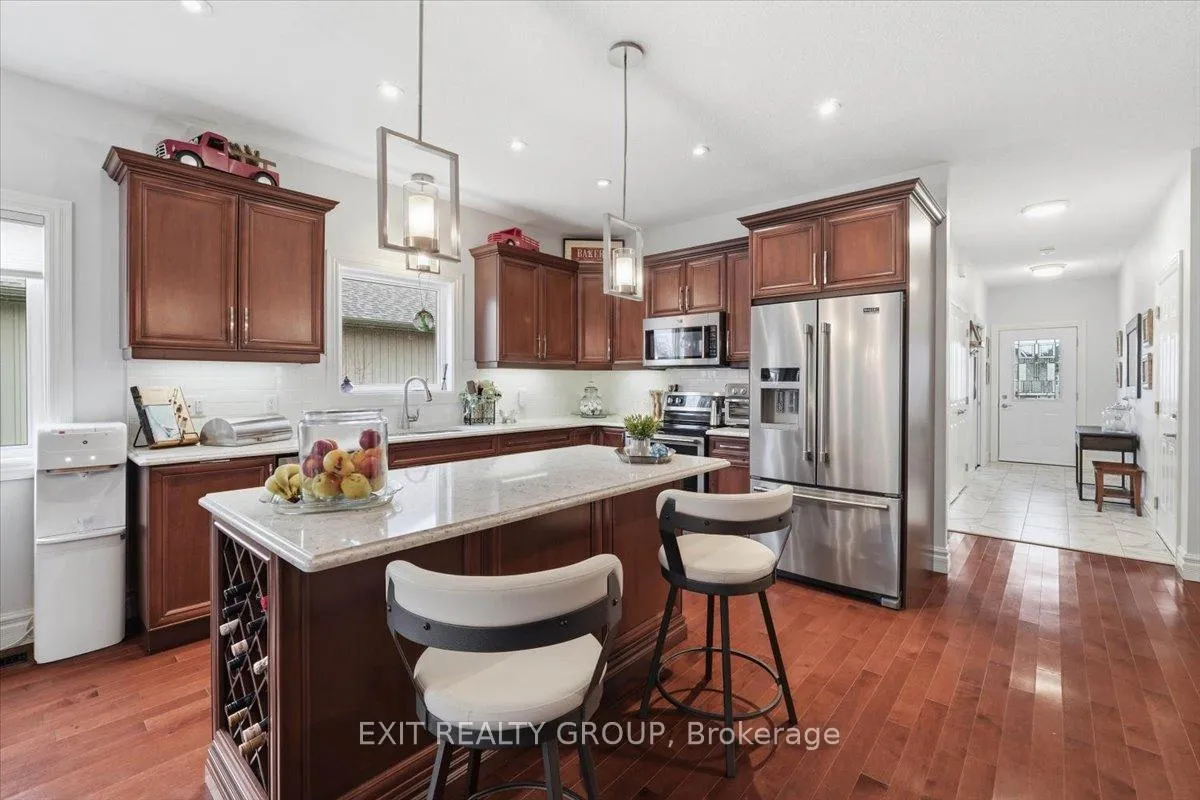 Photo 5 of 12 Dorchester Drive, Prince Edward County, Wellington Ward — HOMEH
