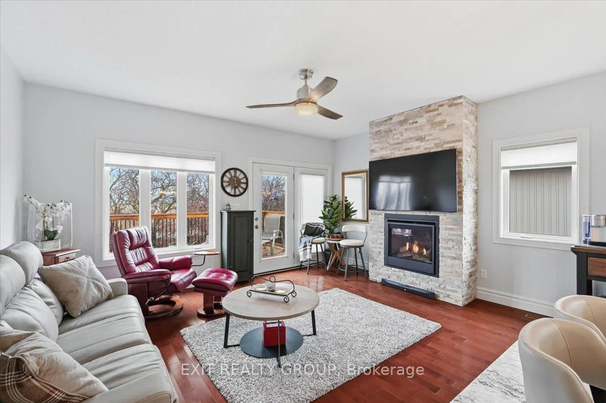 Photo 12 of 12 Dorchester Drive, Prince Edward County, Wellington Ward — HOMEH