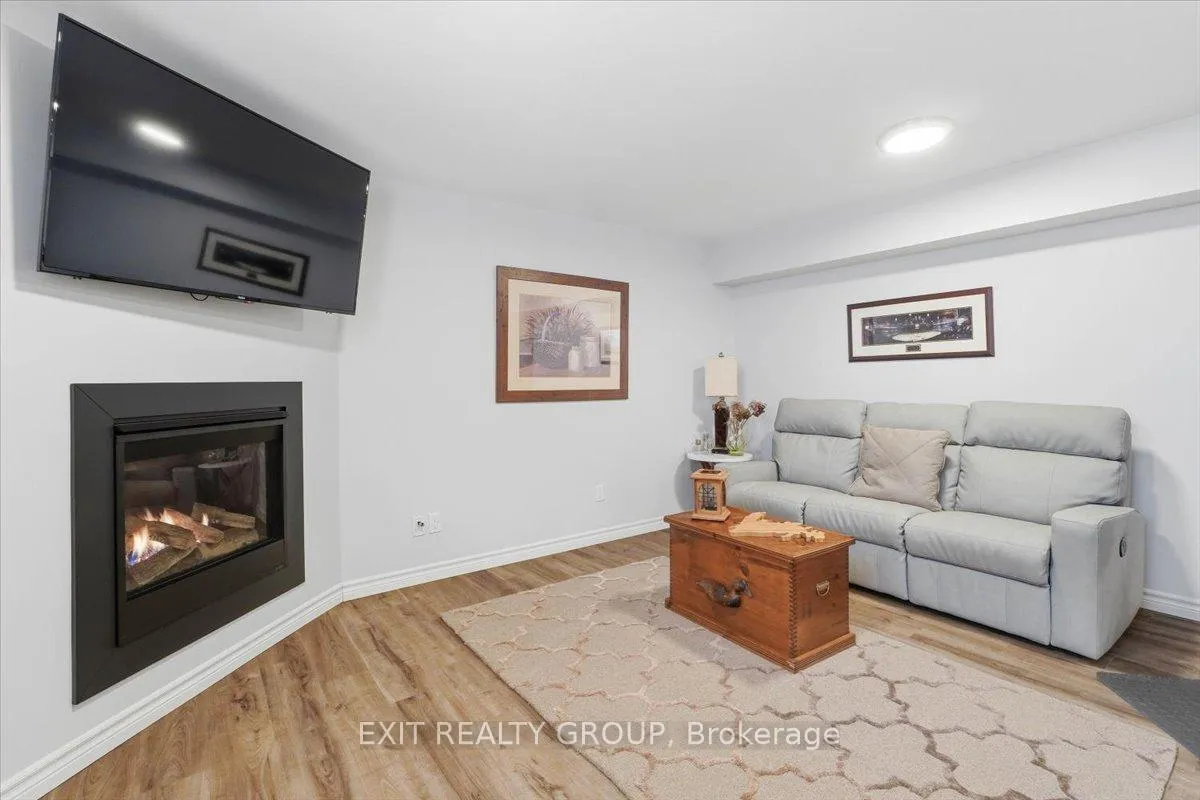 Photo 24 of 12 Dorchester Drive, Prince Edward County, Wellington Ward — HOMEH