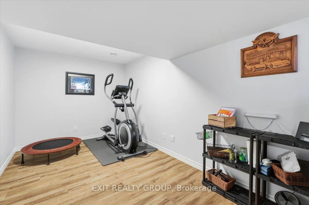 Photo 25 of 12 Dorchester Drive, Prince Edward County, Wellington Ward — HOMEH