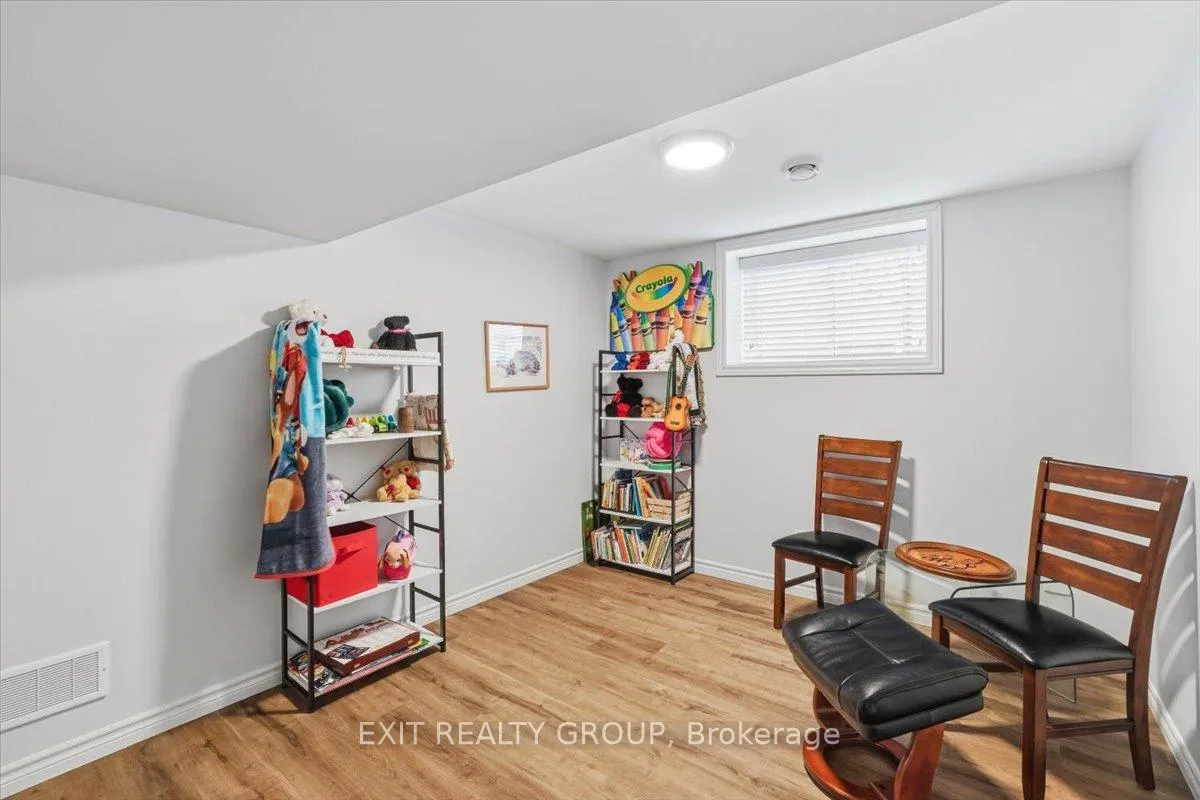 Photo 31 of 12 Dorchester Drive, Prince Edward County, Wellington Ward — HOMEH