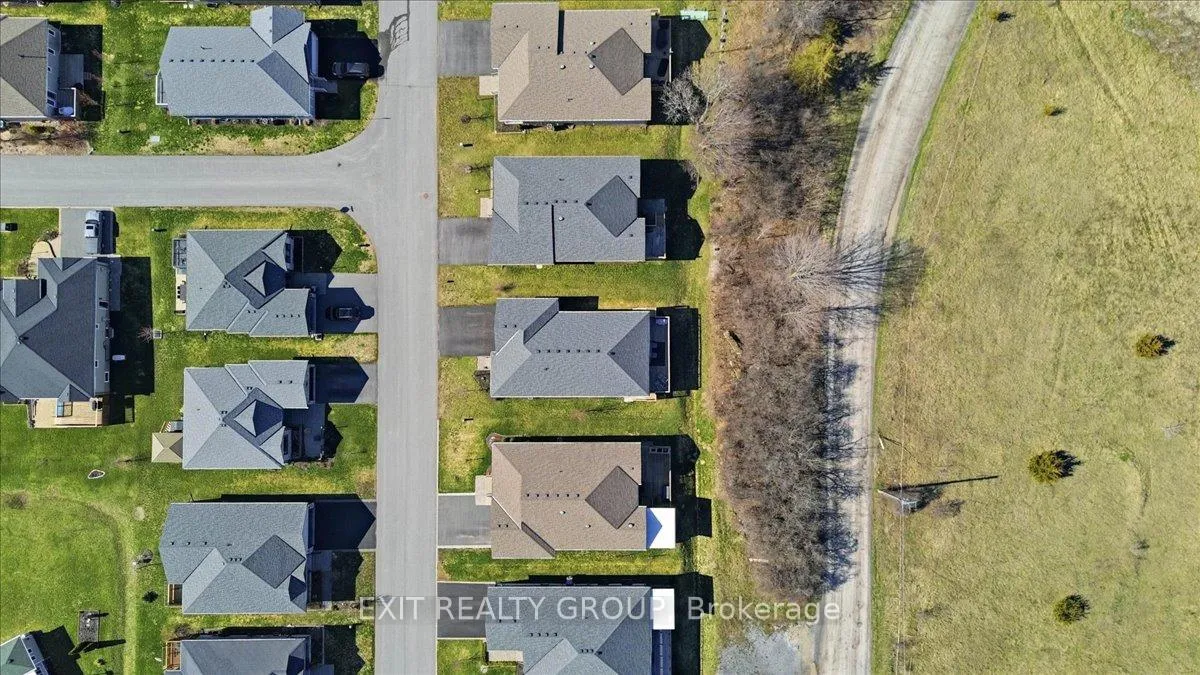Photo 34 of 12 Dorchester Drive, Prince Edward County, Wellington Ward — HOMEH