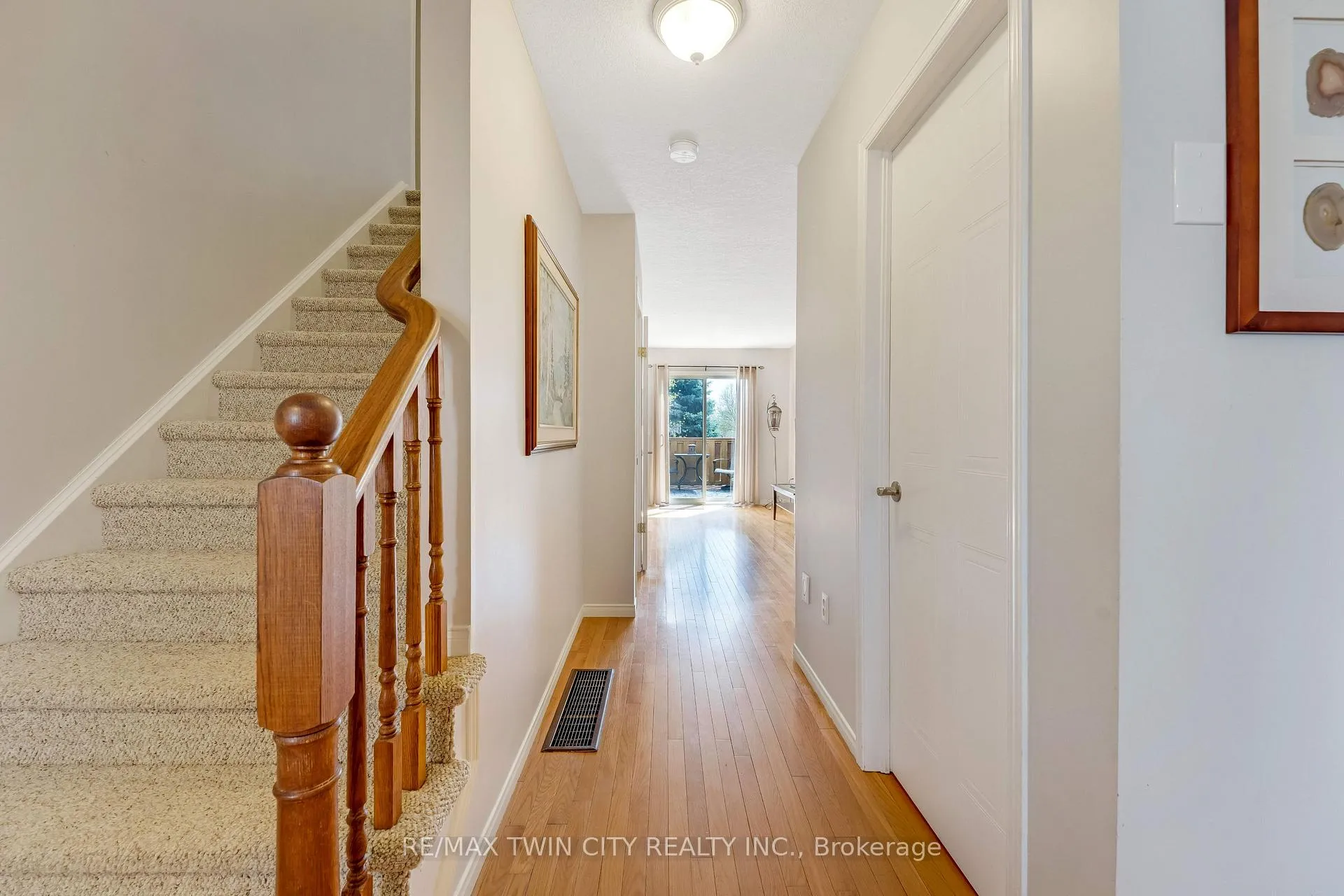Photo 3 of 550 Dansbury Drive, Waterloo — HOMEH
