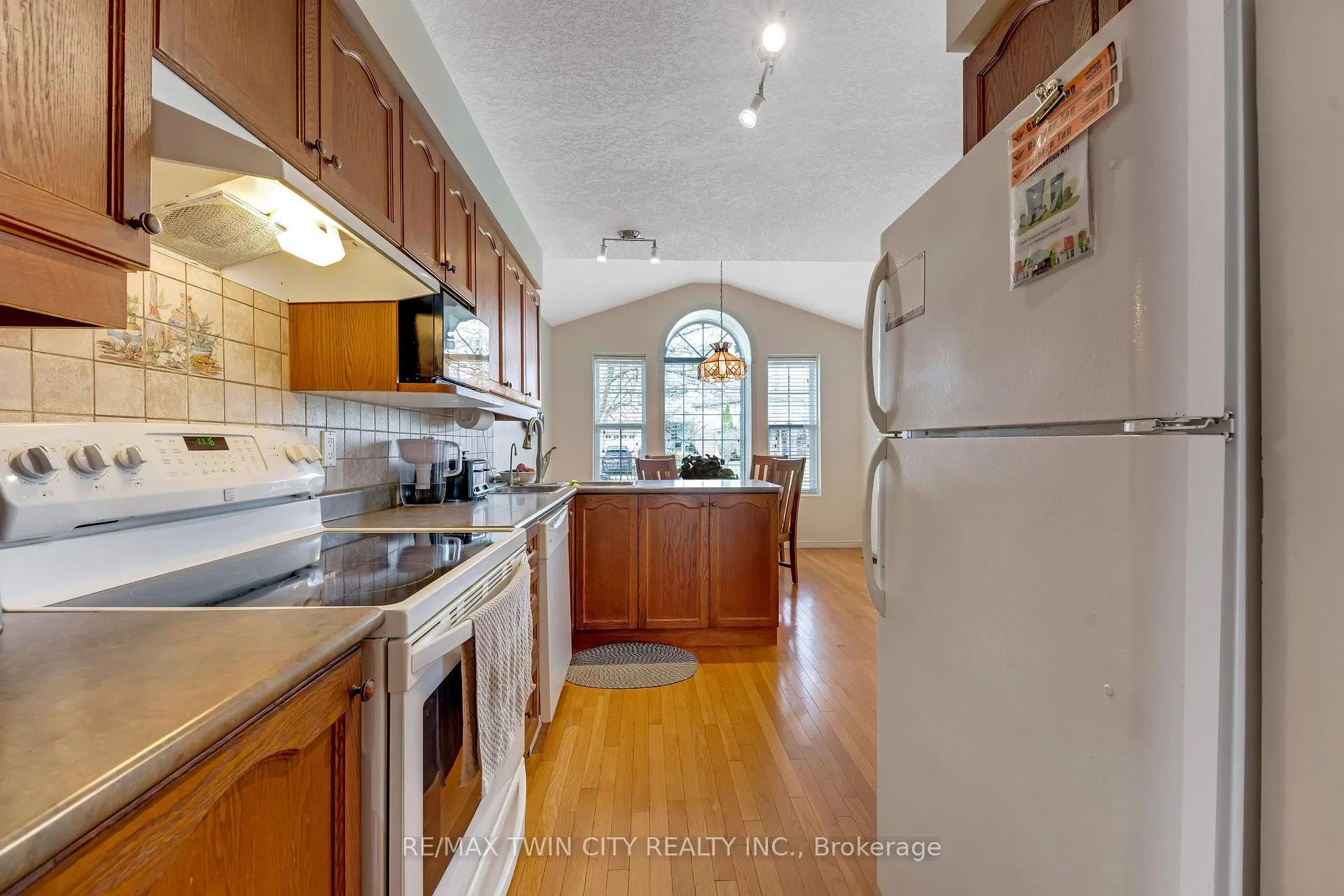 Photo 7 of 550 Dansbury Drive, Waterloo — HOMEH