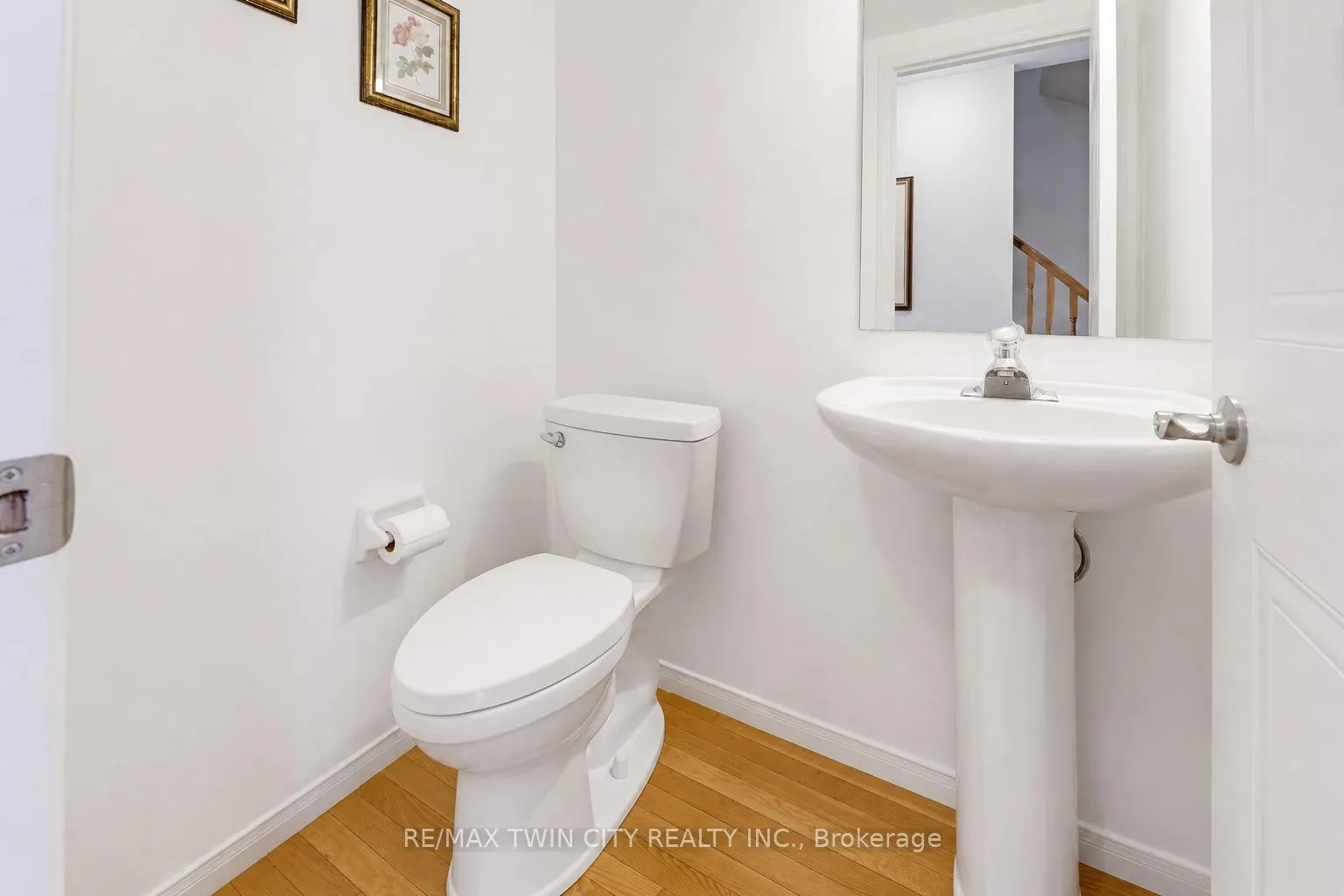 Photo 13 of 550 Dansbury Drive, Waterloo — HOMEH