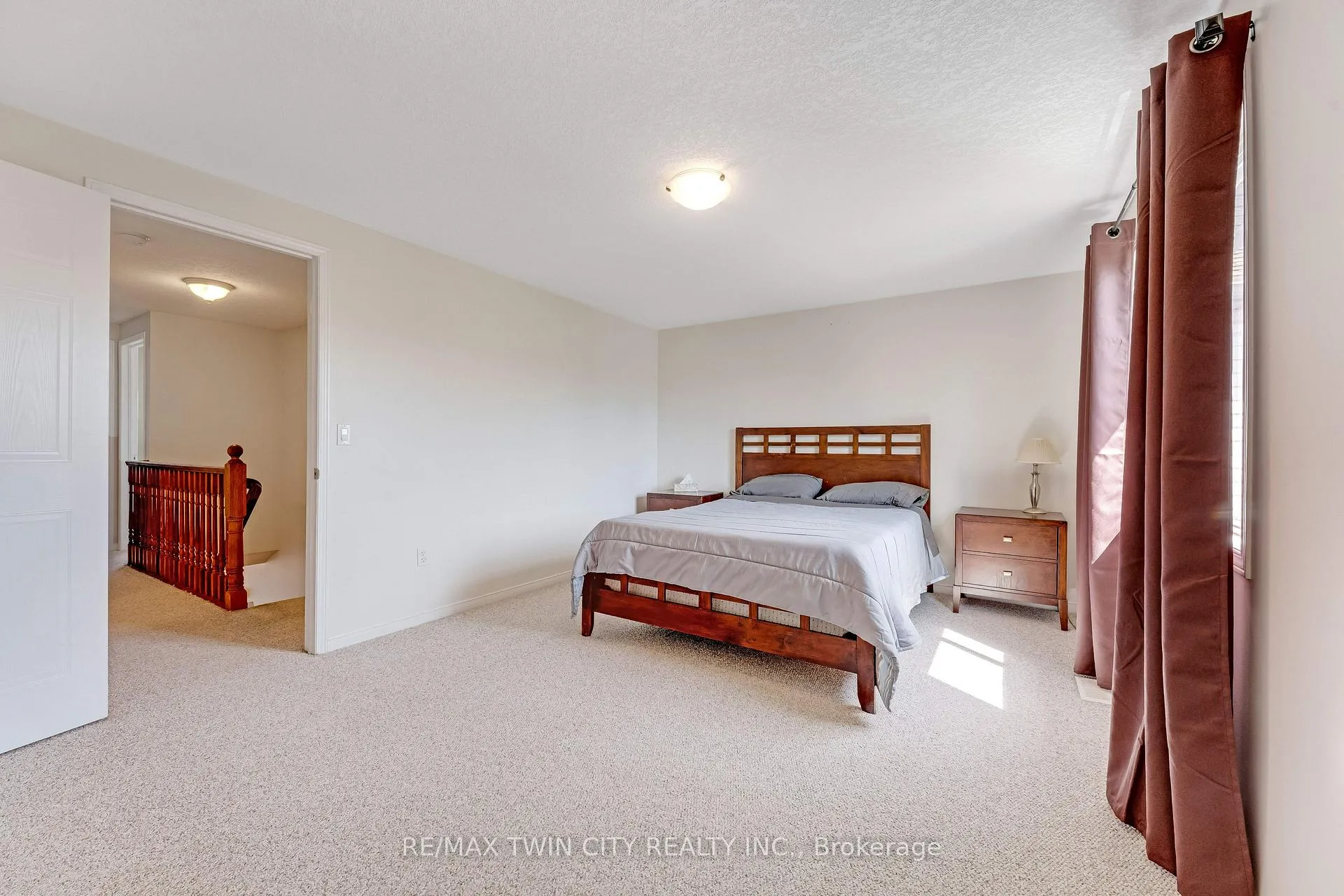 Photo 17 of 550 Dansbury Drive, Waterloo — HOMEH