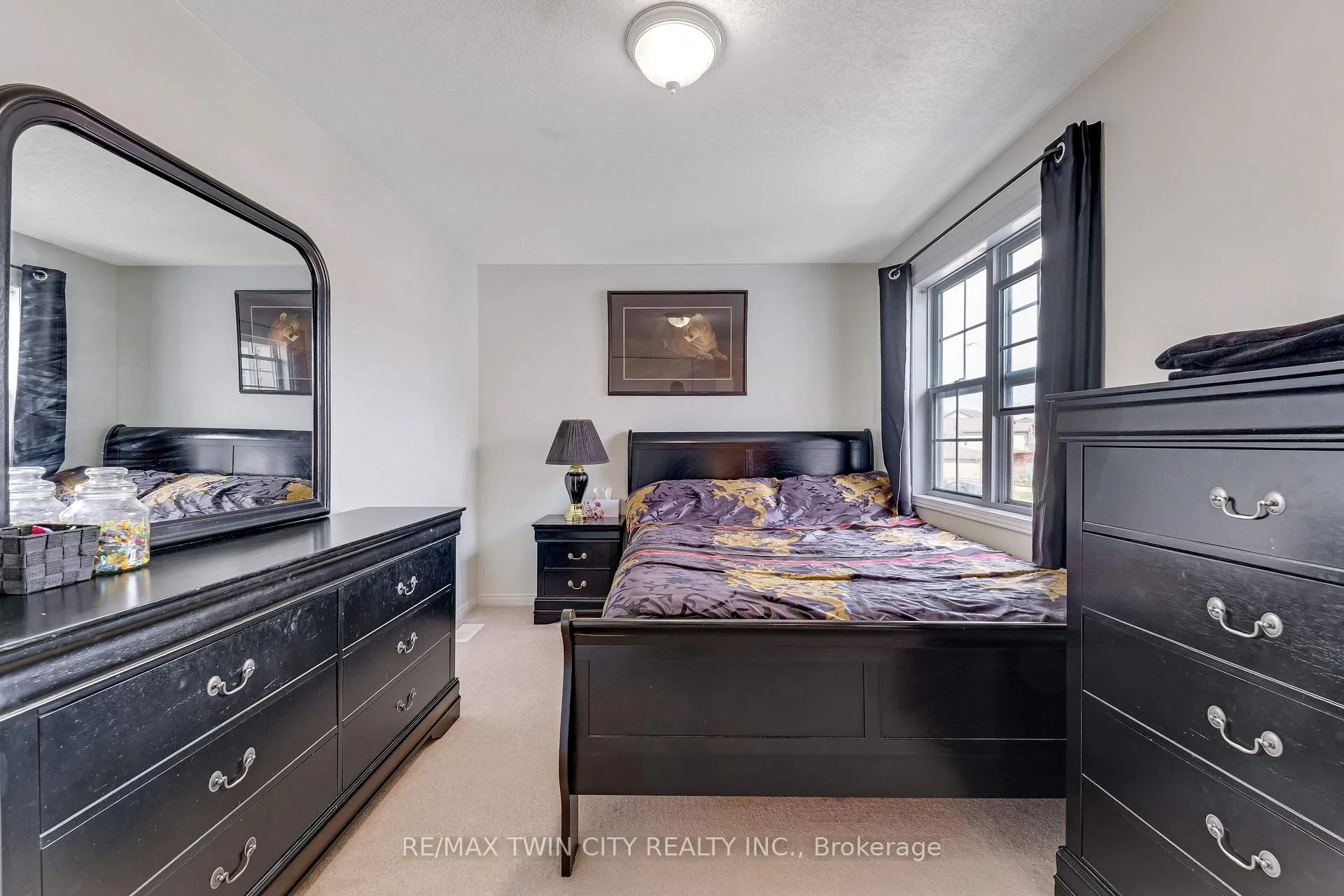 Photo 20 of 550 Dansbury Drive, Waterloo — HOMEH