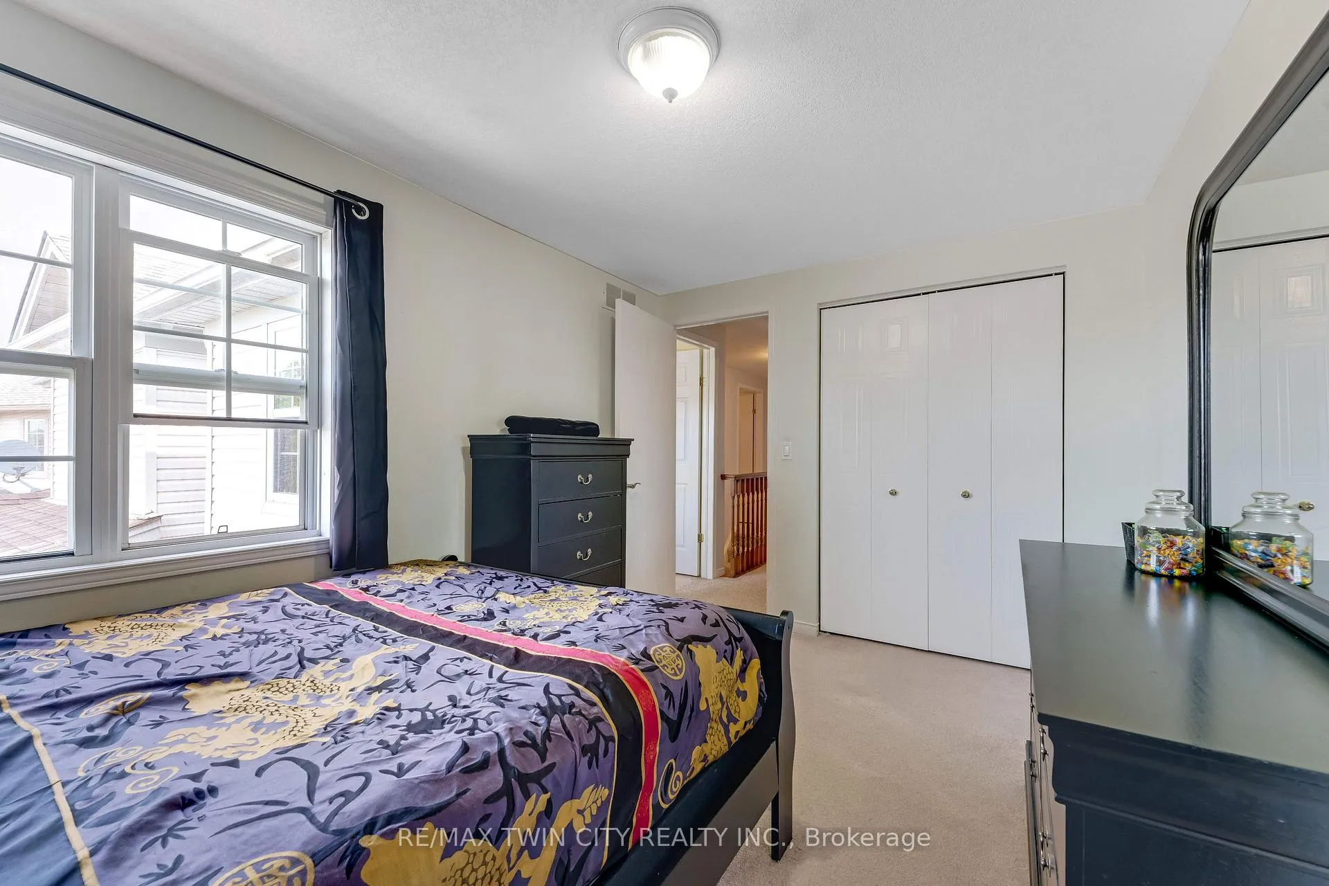 Photo 21 of 550 Dansbury Drive, Waterloo — HOMEH