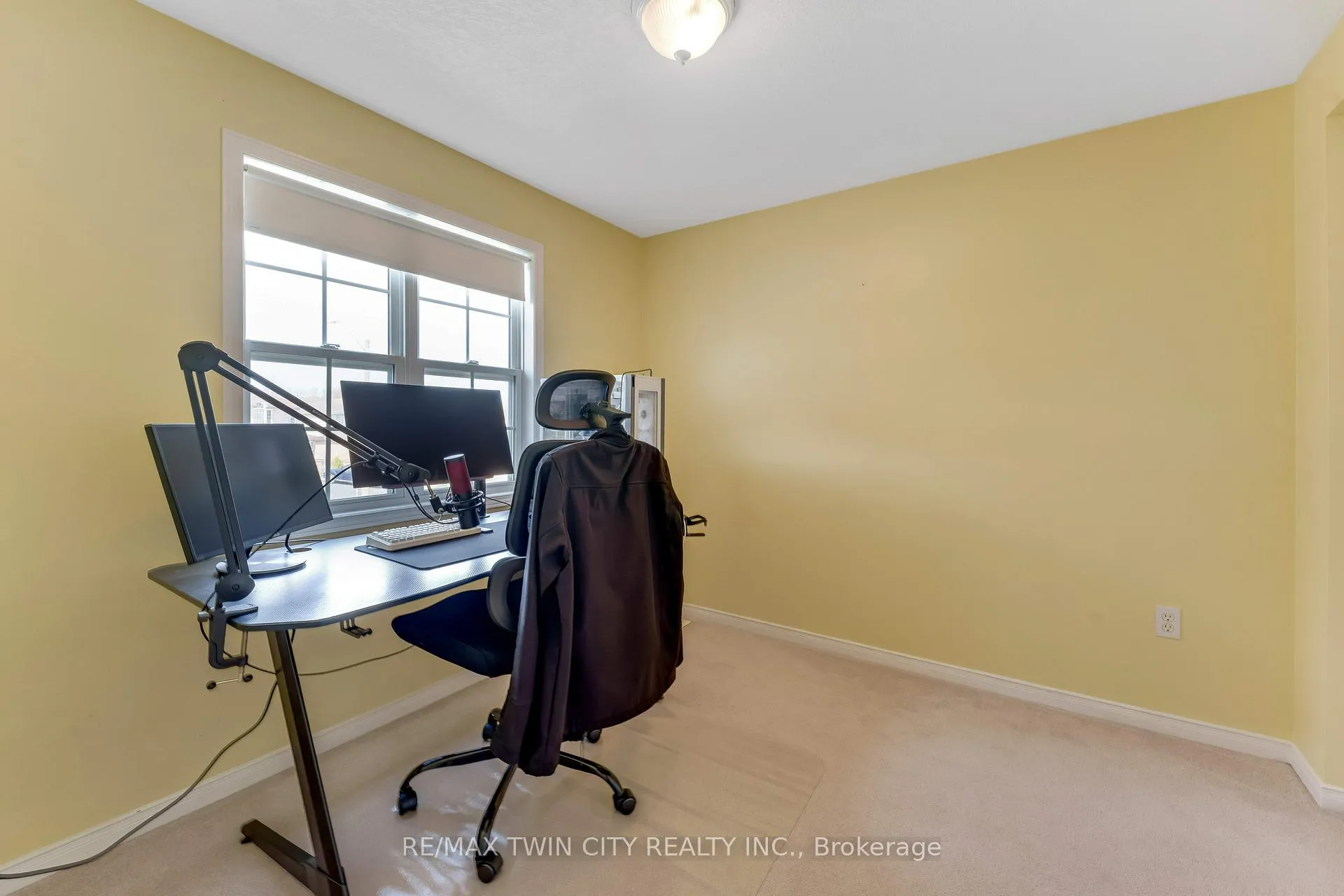 Photo 24 of 550 Dansbury Drive, Waterloo — HOMEH