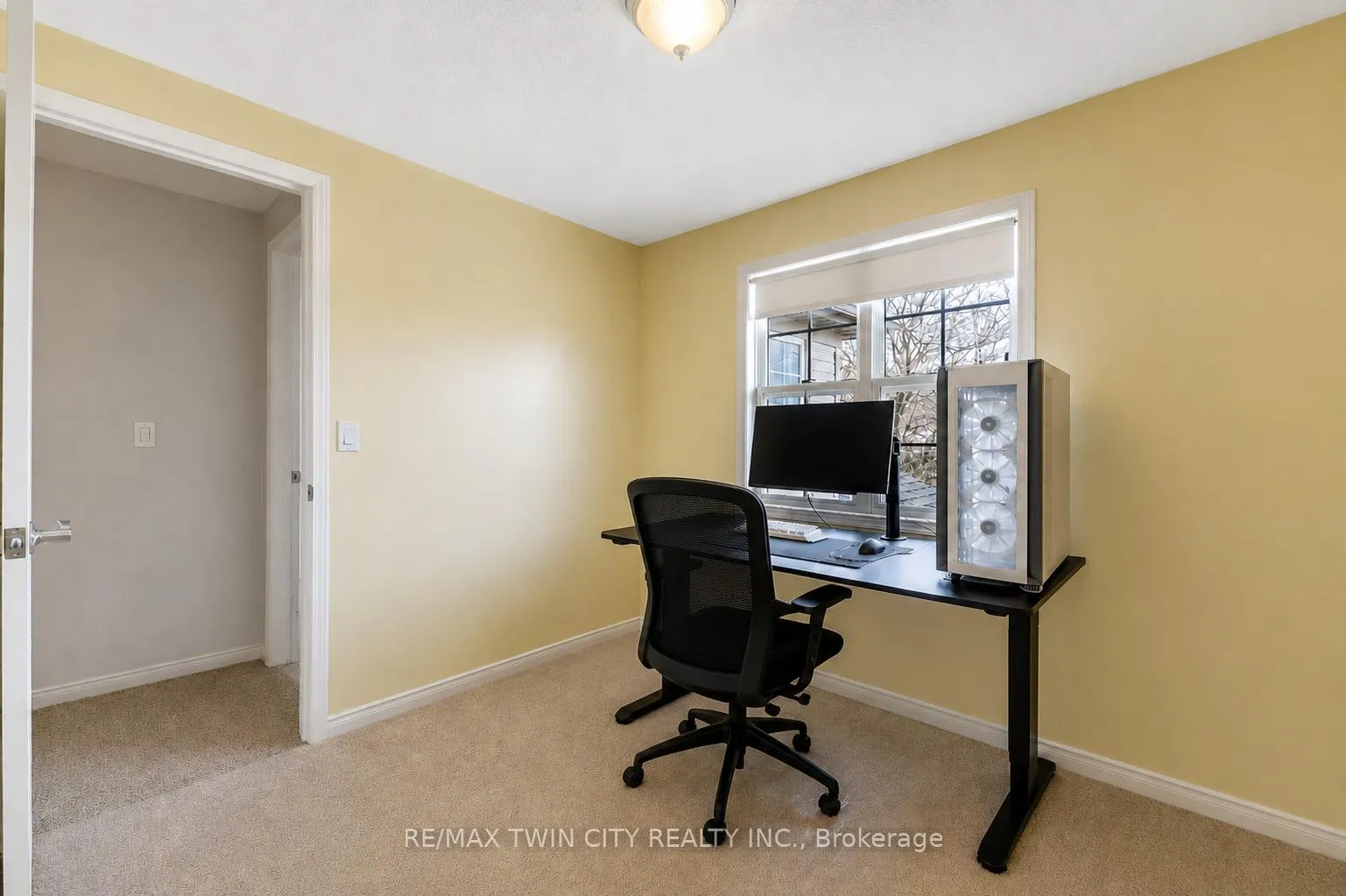 Photo 25 of 550 Dansbury Drive, Waterloo — HOMEH