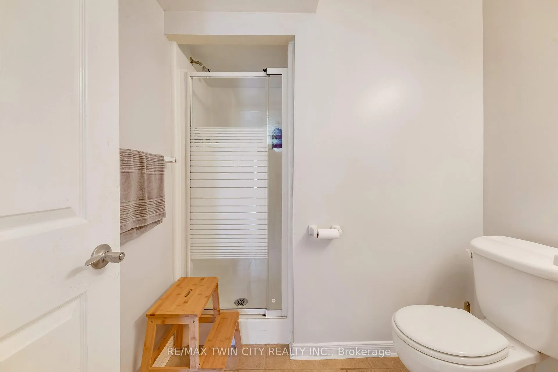 Photo 29 of 550 Dansbury Drive, Waterloo — HOMEH