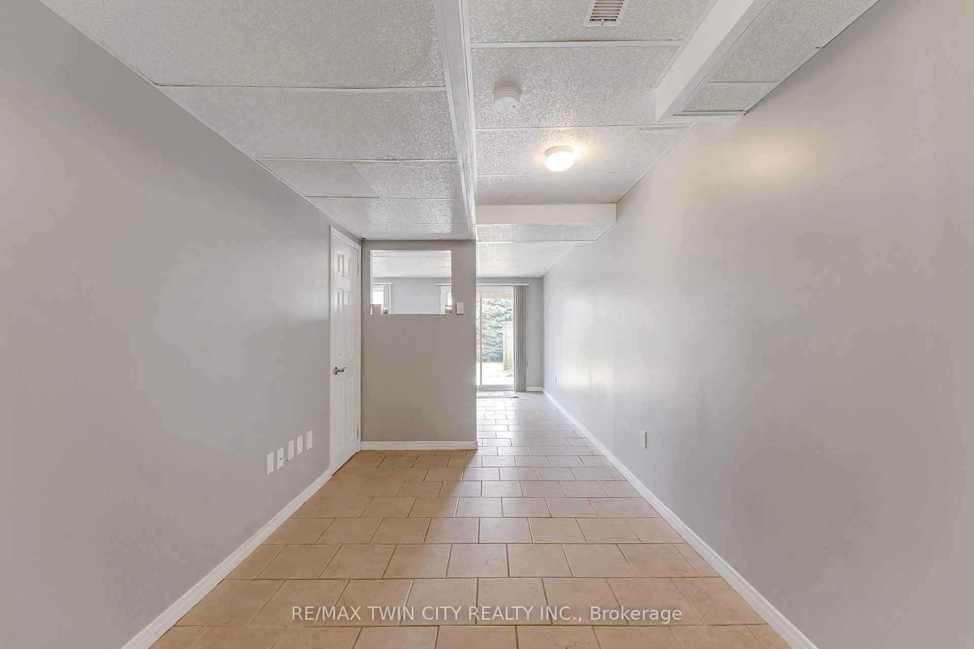 Photo 30 of 550 Dansbury Drive, Waterloo — HOMEH