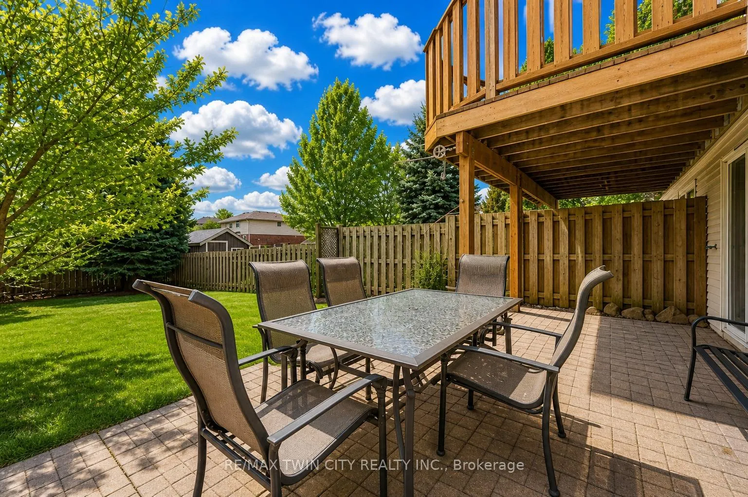 Photo 36 of 550 Dansbury Drive, Waterloo — HOMEH