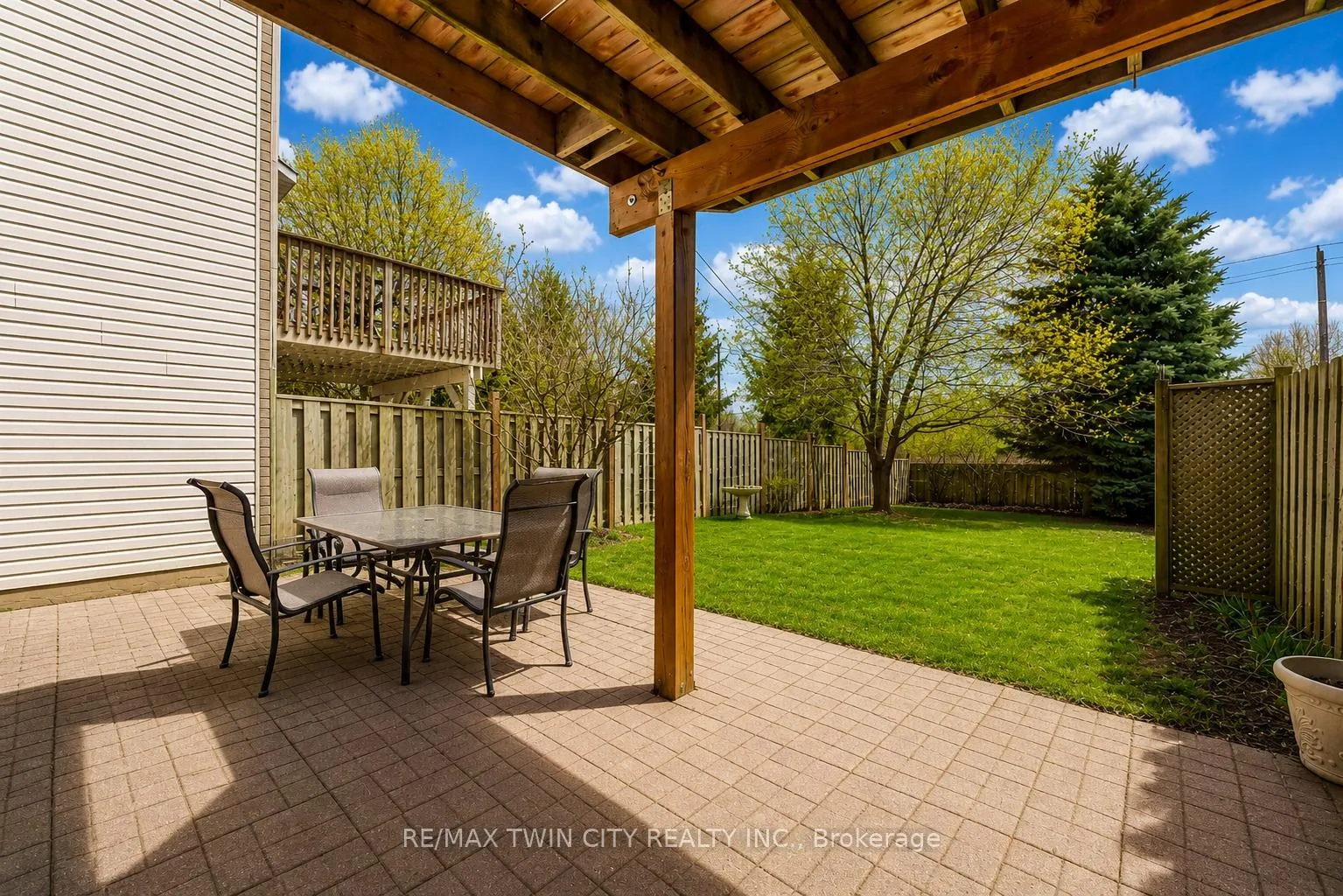 Photo 37 of 550 Dansbury Drive, Waterloo — HOMEH