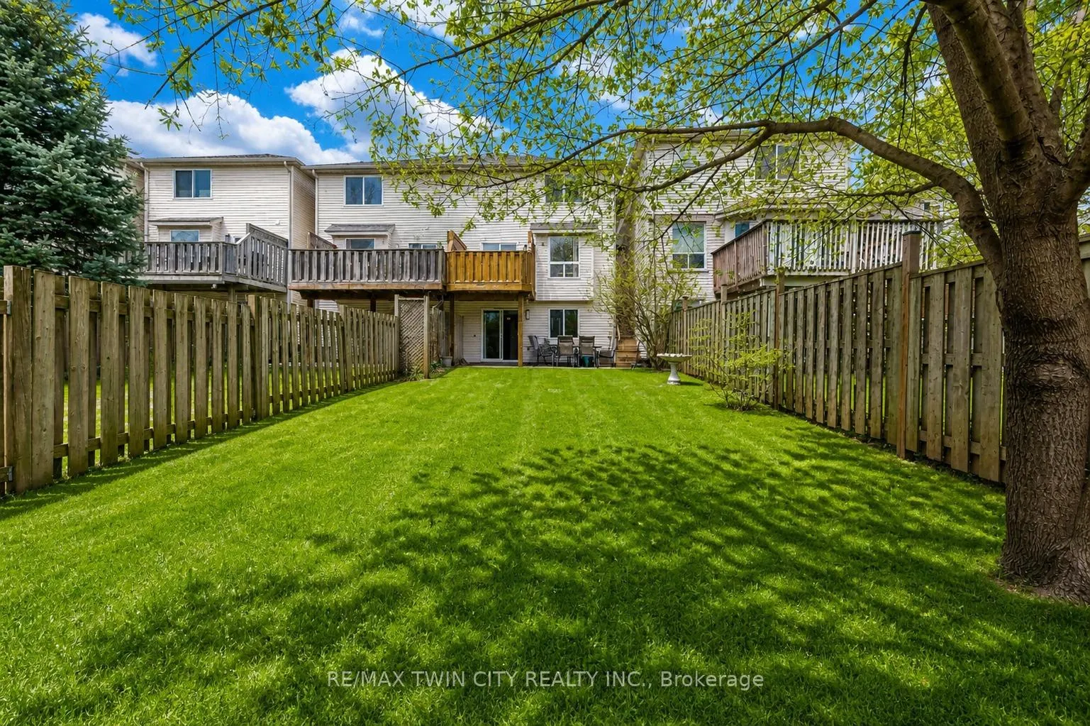 Photo 38 of 550 Dansbury Drive, Waterloo — HOMEH