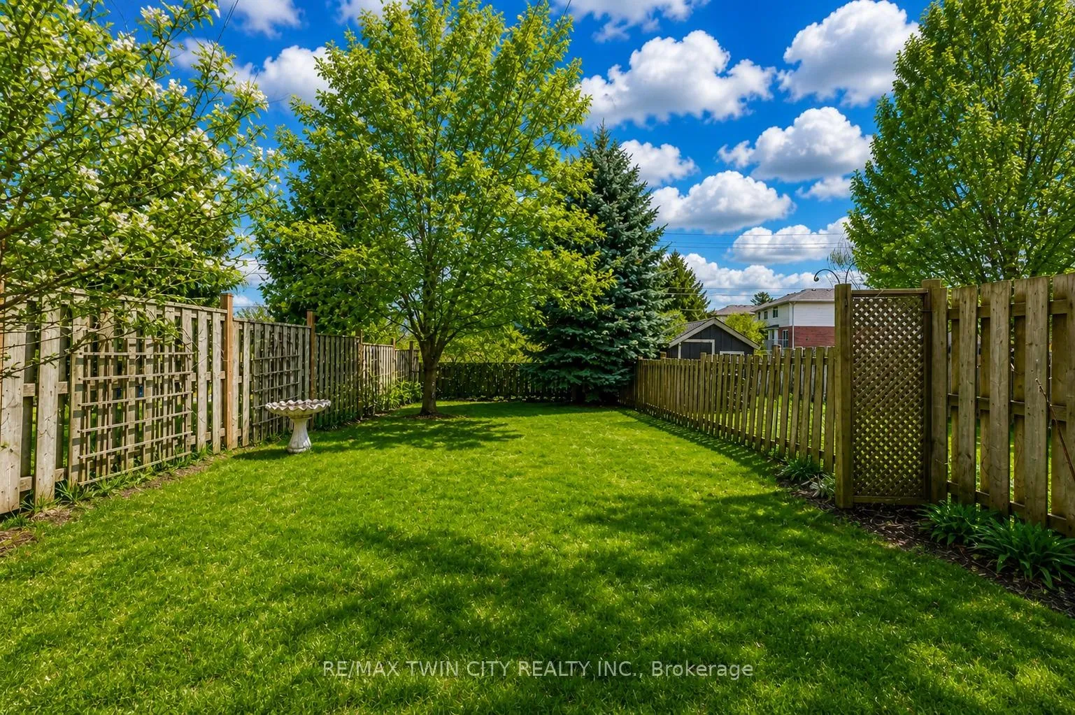 Photo 39 of 550 Dansbury Drive, Waterloo — HOMEH