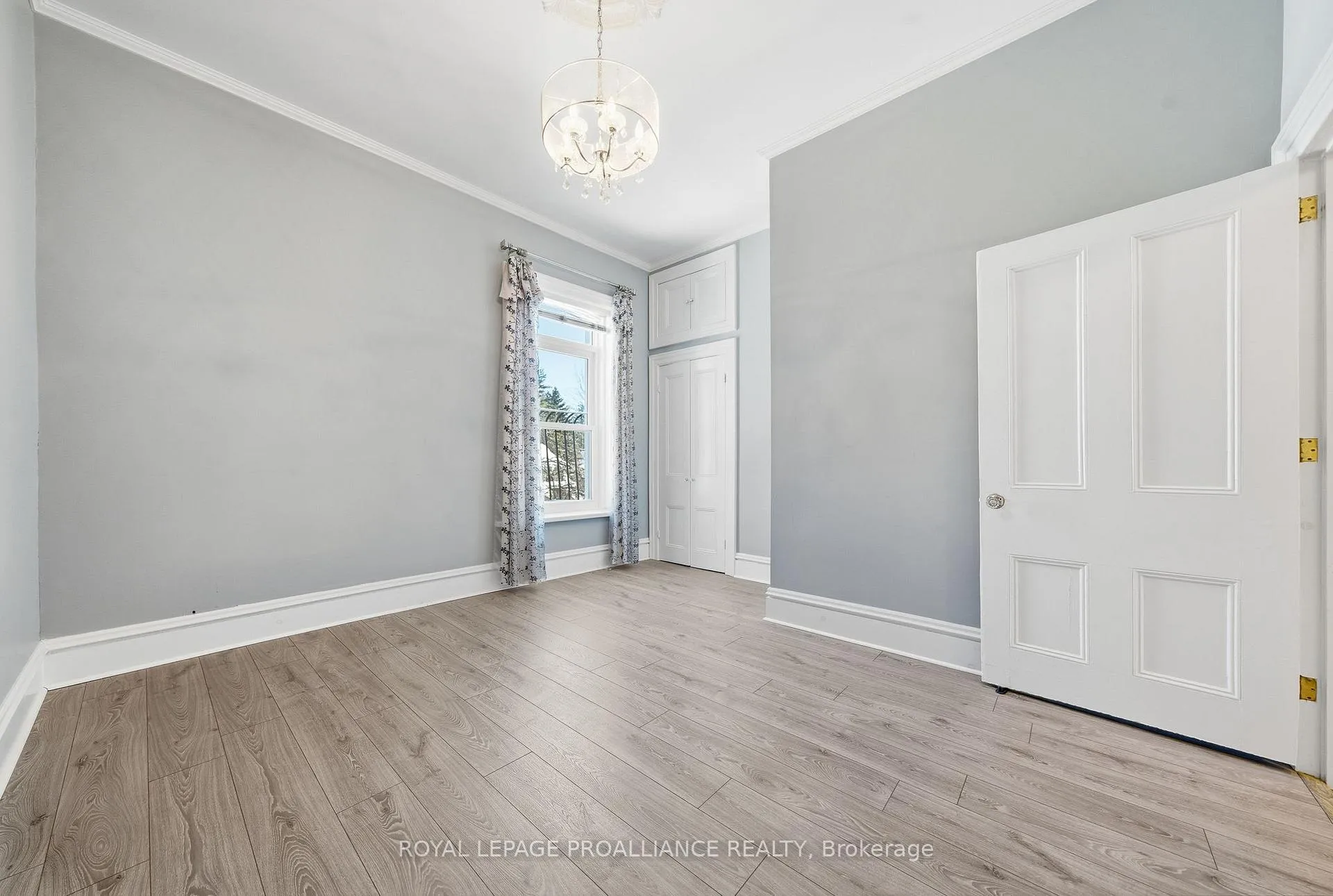 Photo 32 of 219 Charles Street, Belleville, Belleville Ward — HOMEH