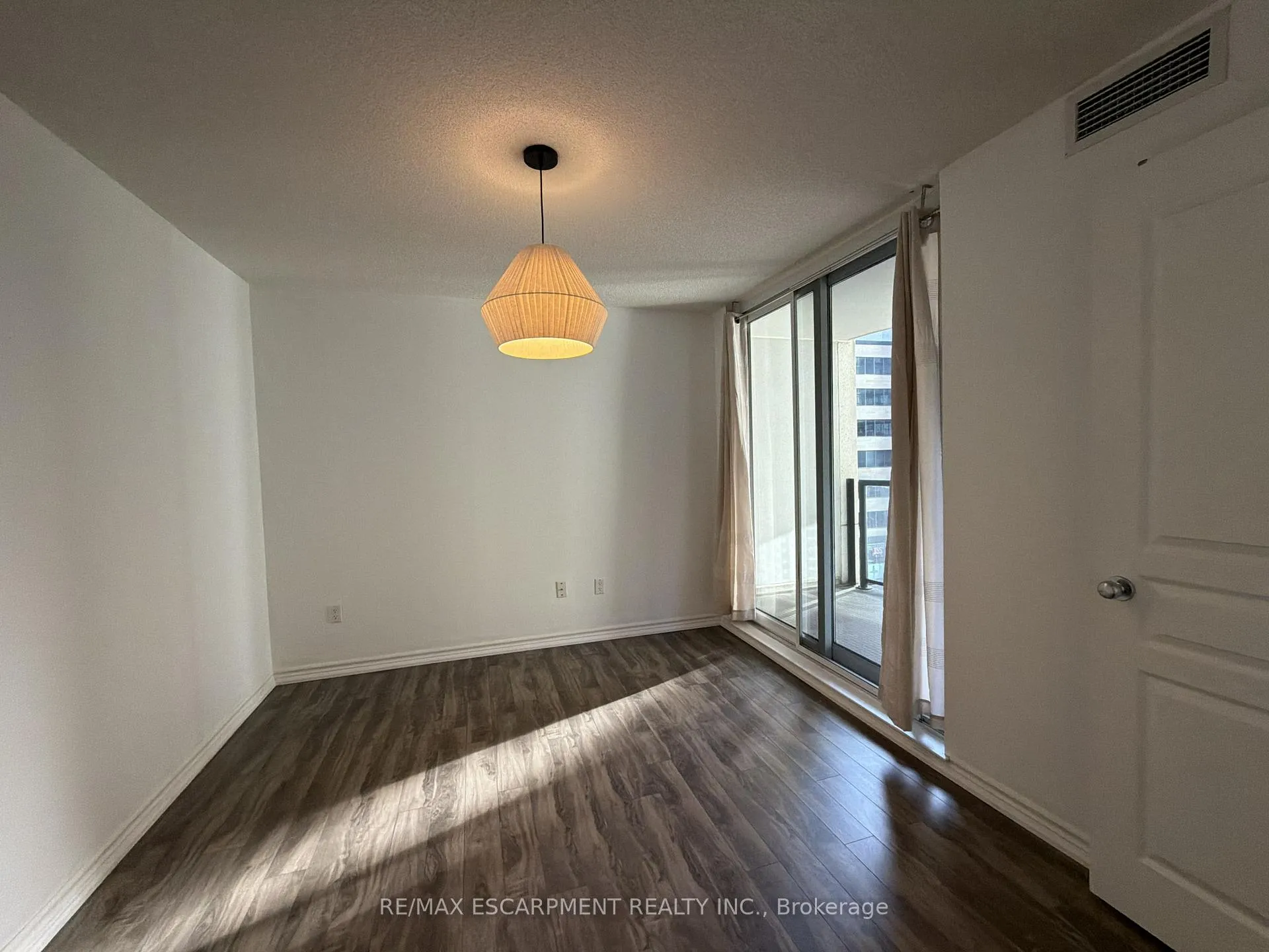 Photo 8 of Unit 709, 801 Bay Street, Toronto, Bay Street Corridor — HOMEH