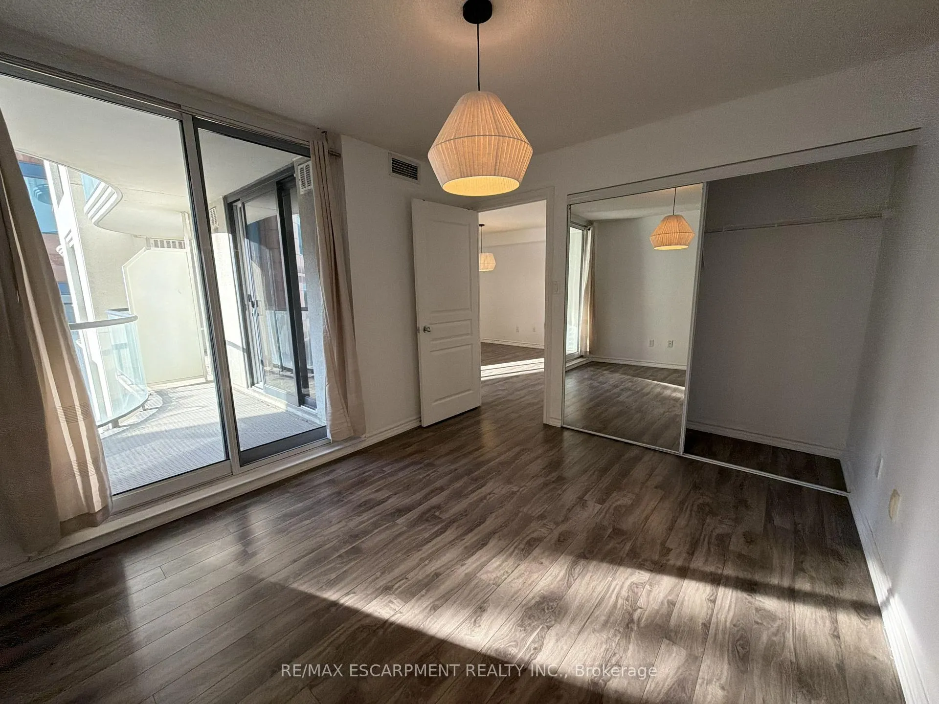 Photo 9 of Unit 709, 801 Bay Street, Toronto, Bay Street Corridor — HOMEH