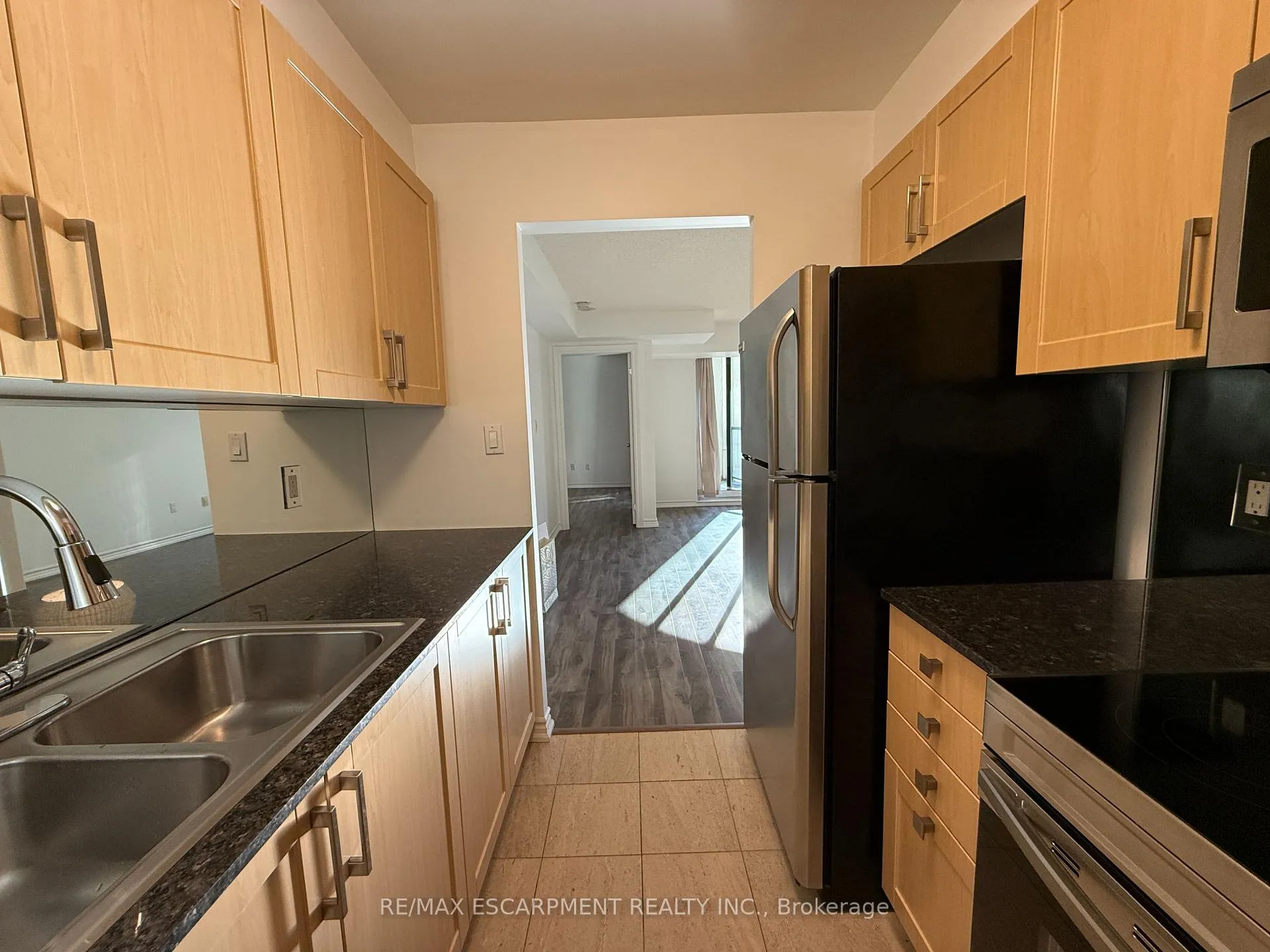 Photo 11 of Unit 709, 801 Bay Street, Toronto, Bay Street Corridor — HOMEH