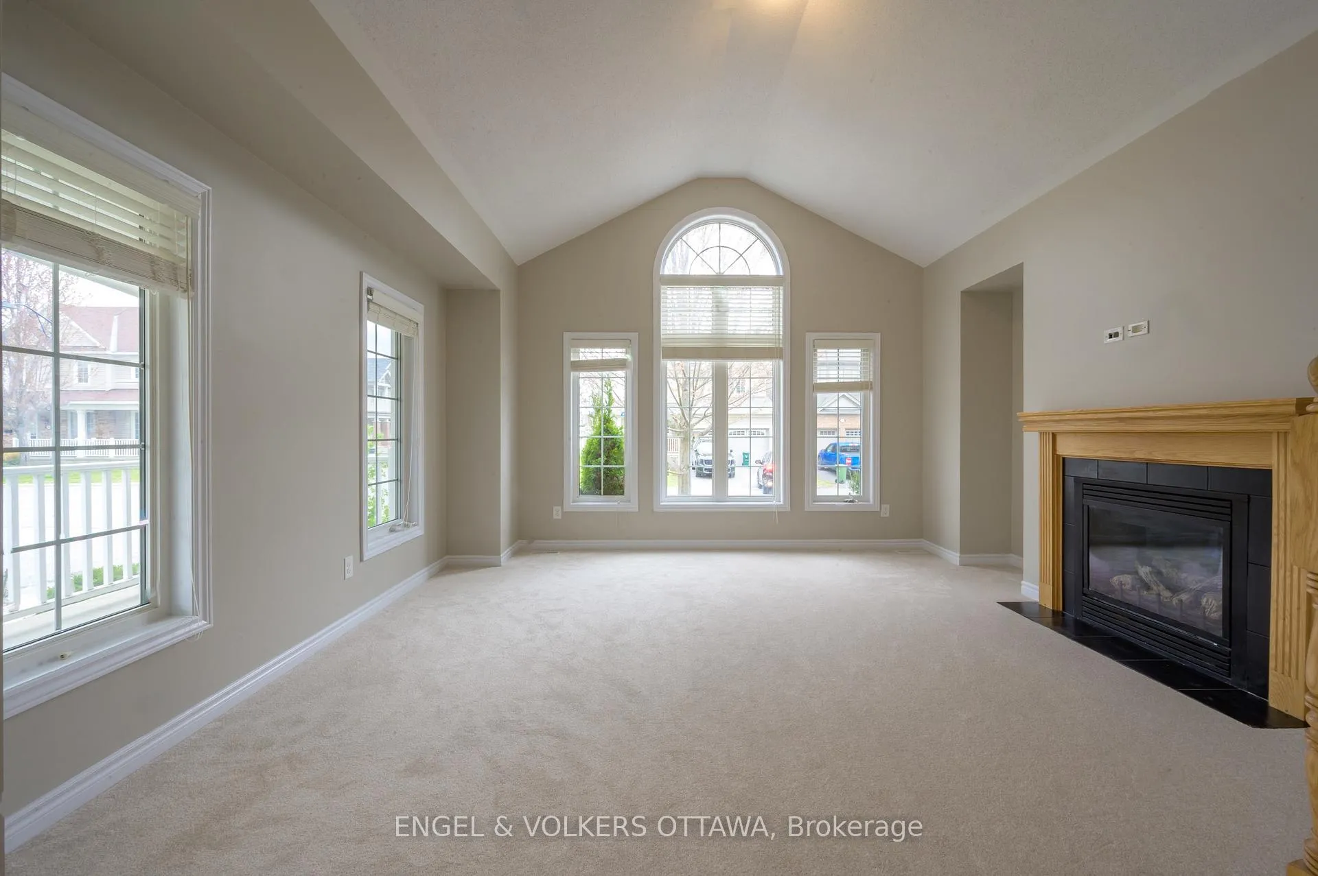 Photo 4 of 106 Forest Water Way, Ottawa, Barrhaven - Half Moon Bay — HOMEH