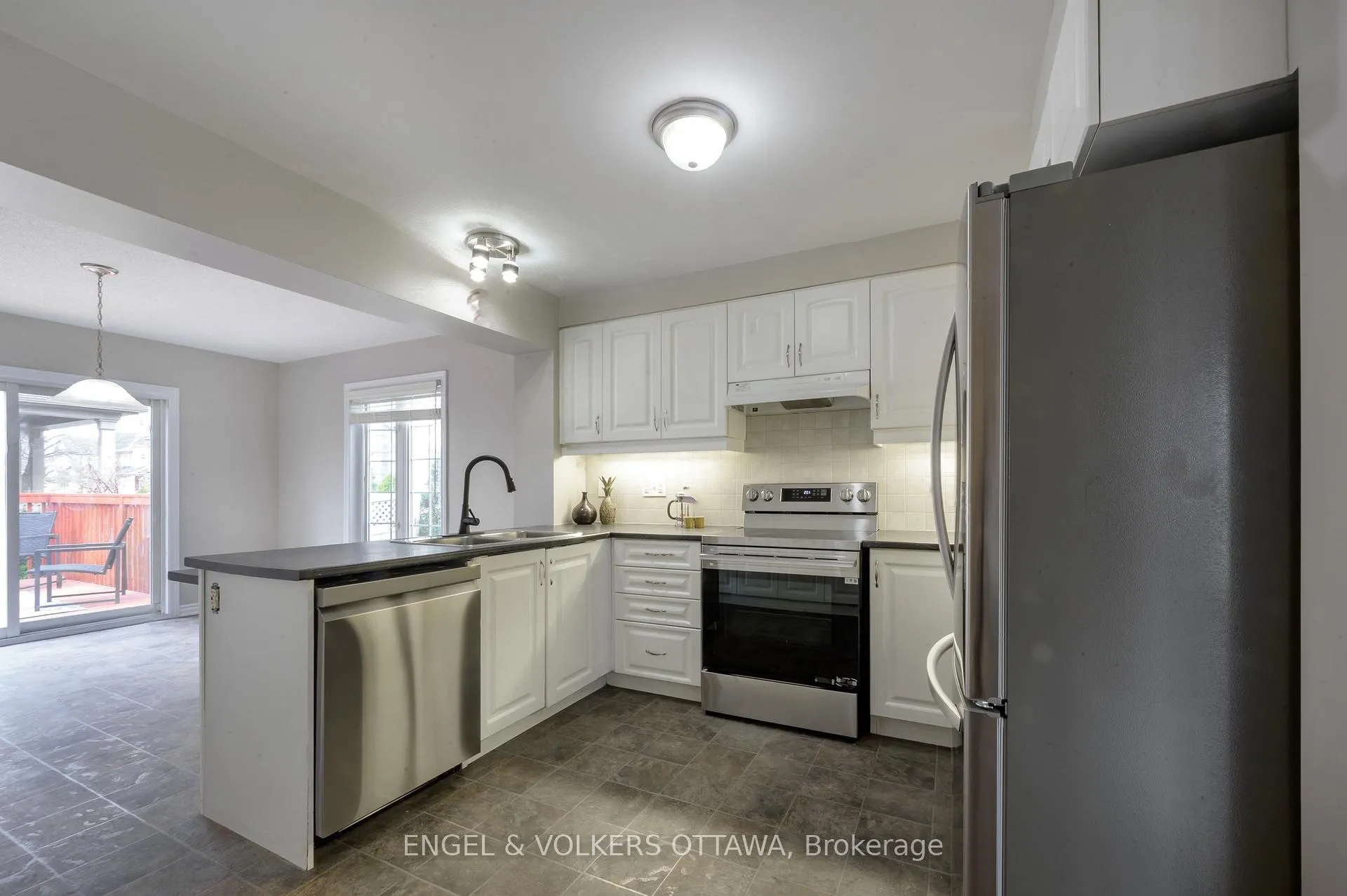 Photo 8 of 106 Forest Water Way, Ottawa, Barrhaven - Half Moon Bay — HOMEH