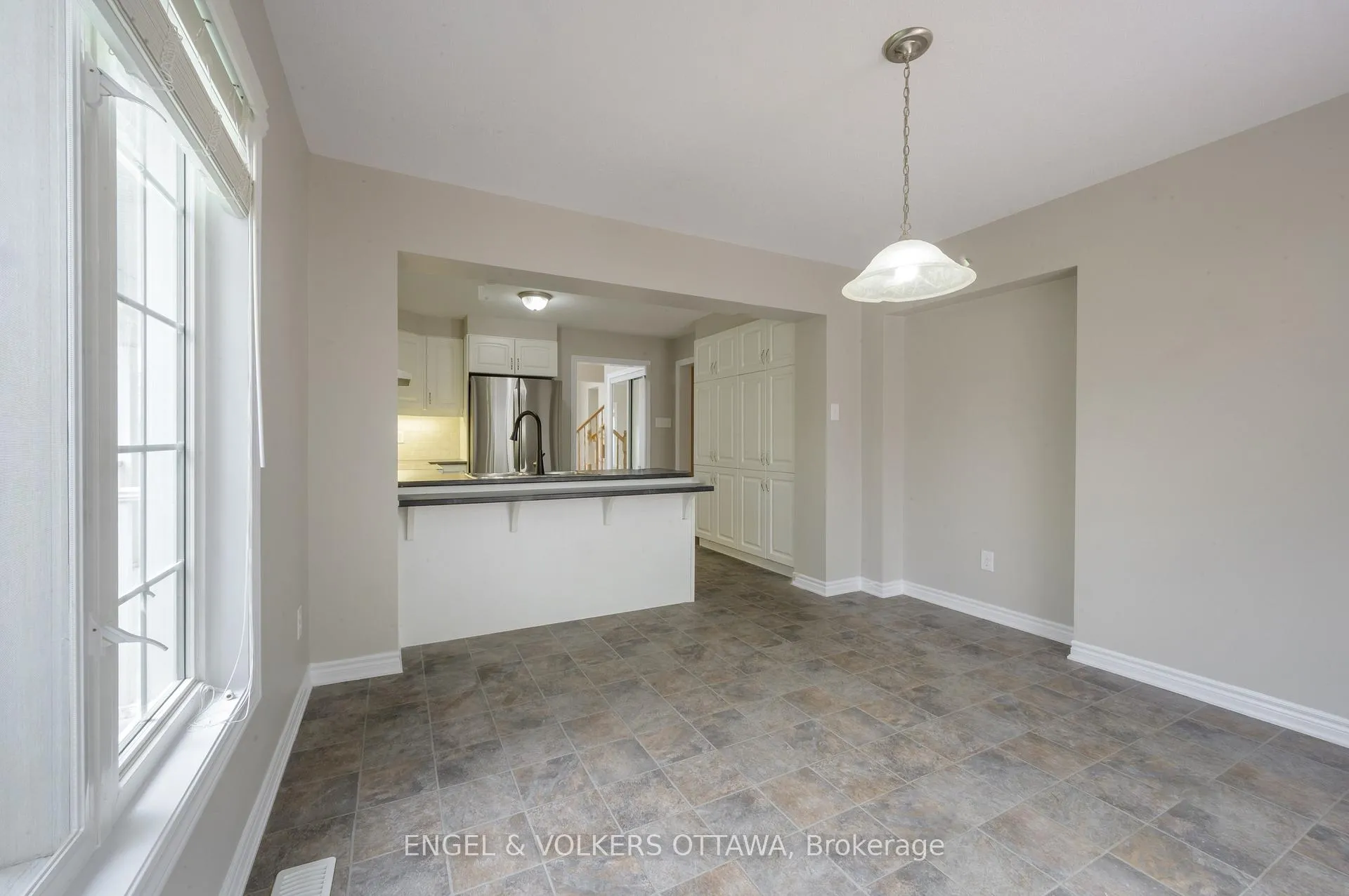 Photo 12 of 106 Forest Water Way, Ottawa, Barrhaven - Half Moon Bay — HOMEH