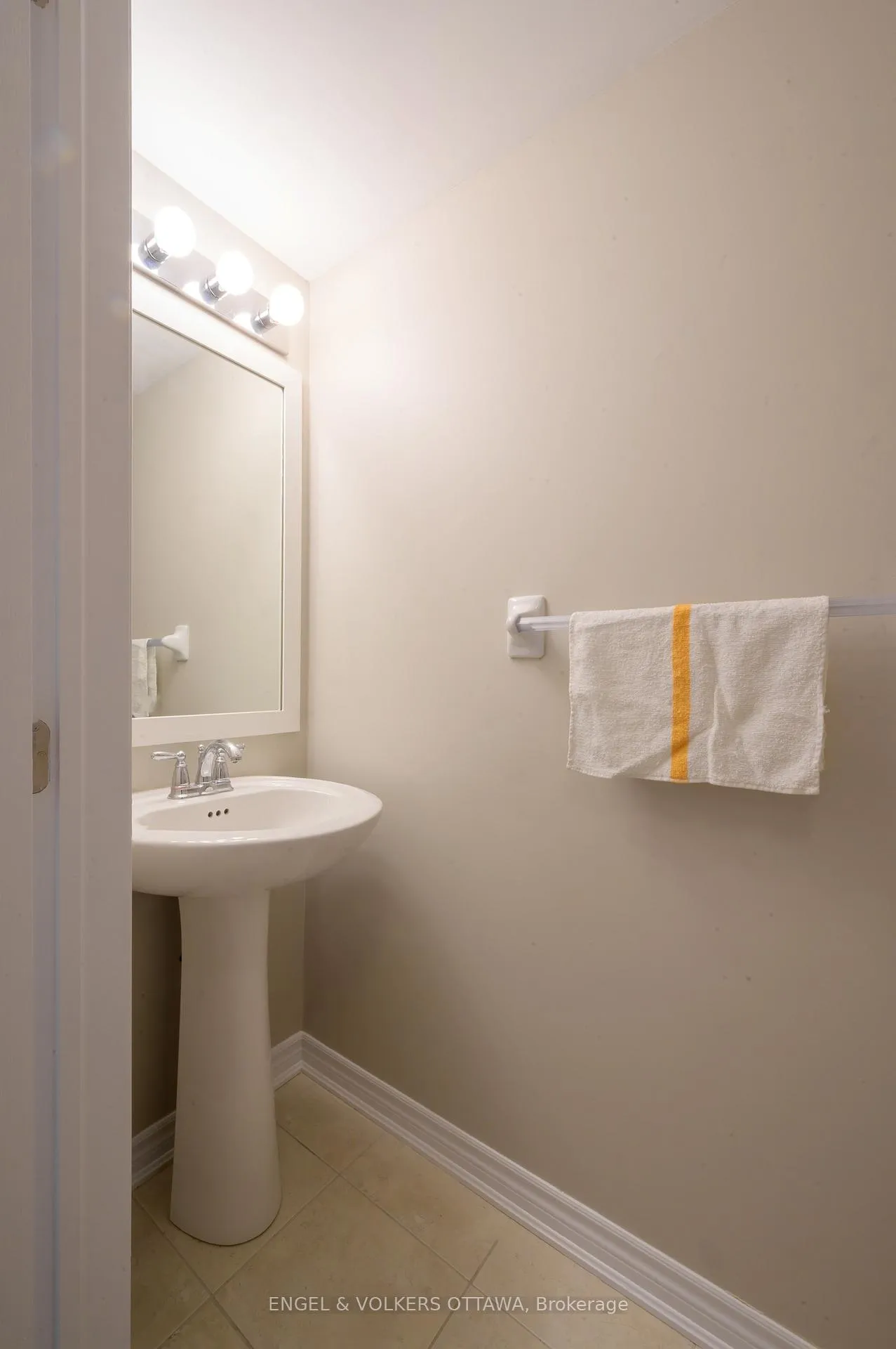 Photo 14 of 106 Forest Water Way, Ottawa, Barrhaven - Half Moon Bay — HOMEH