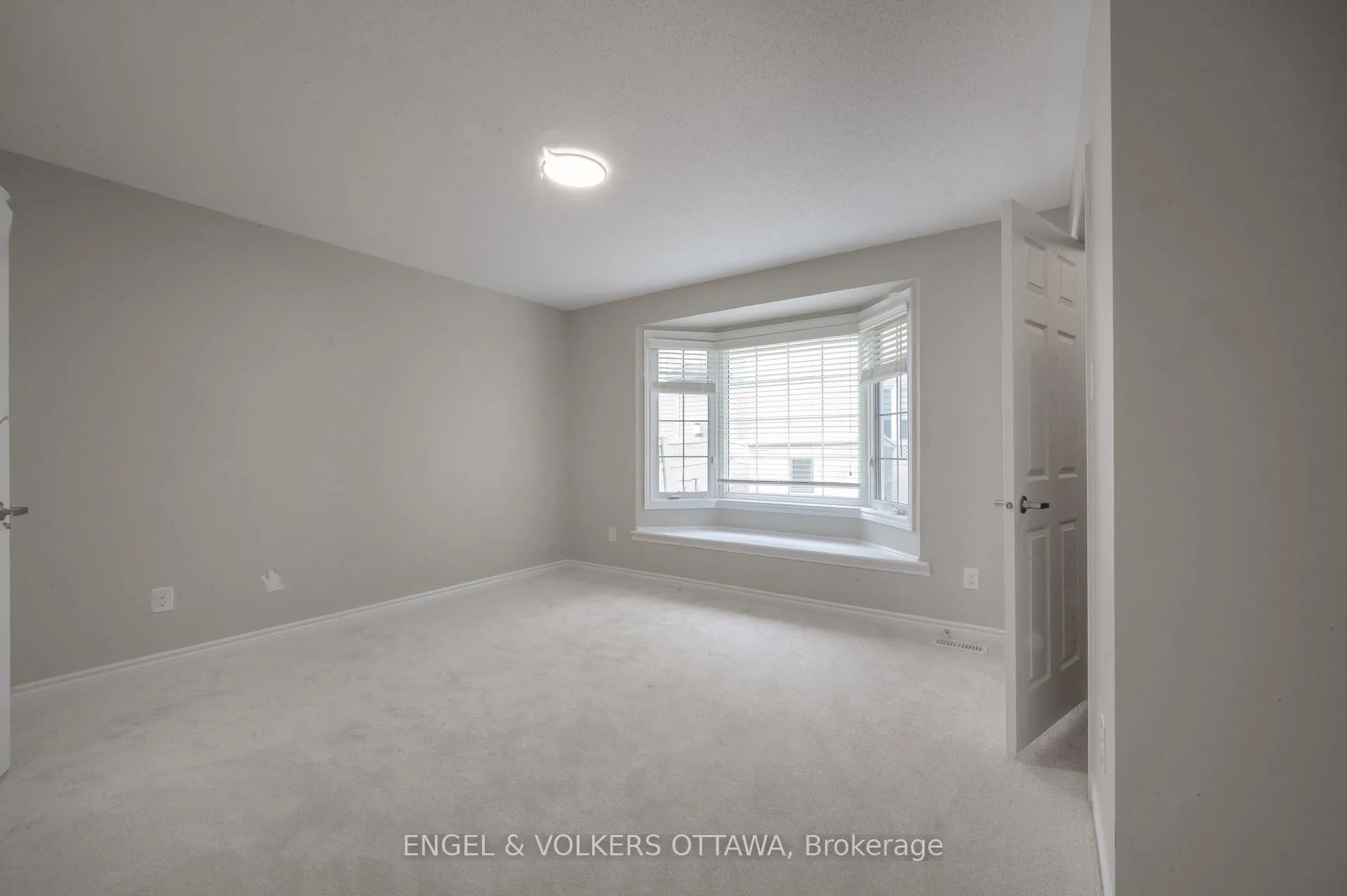 Photo 15 of 106 Forest Water Way, Ottawa, Barrhaven - Half Moon Bay — HOMEH