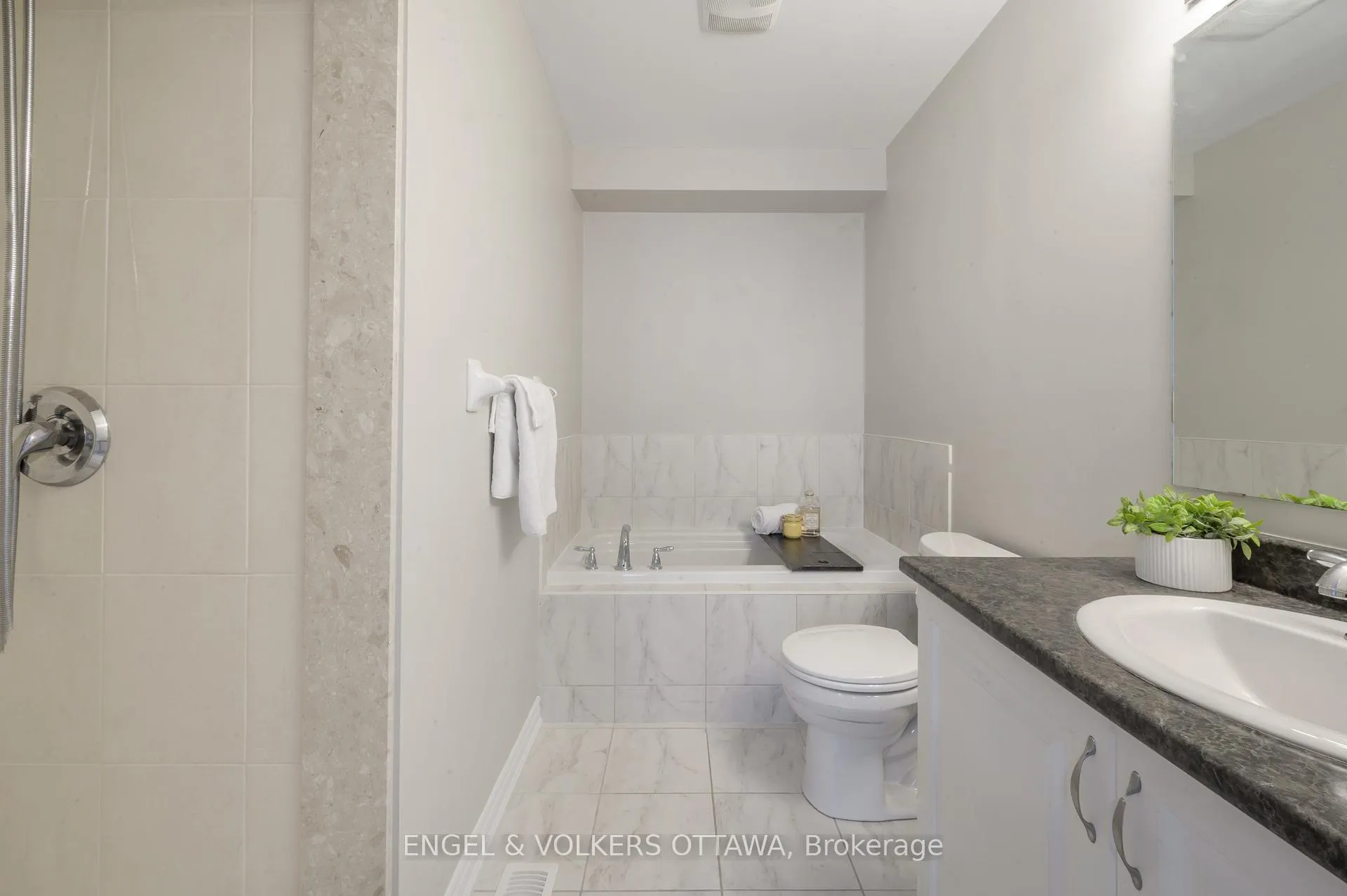 Photo 18 of 106 Forest Water Way, Ottawa, Barrhaven - Half Moon Bay — HOMEH