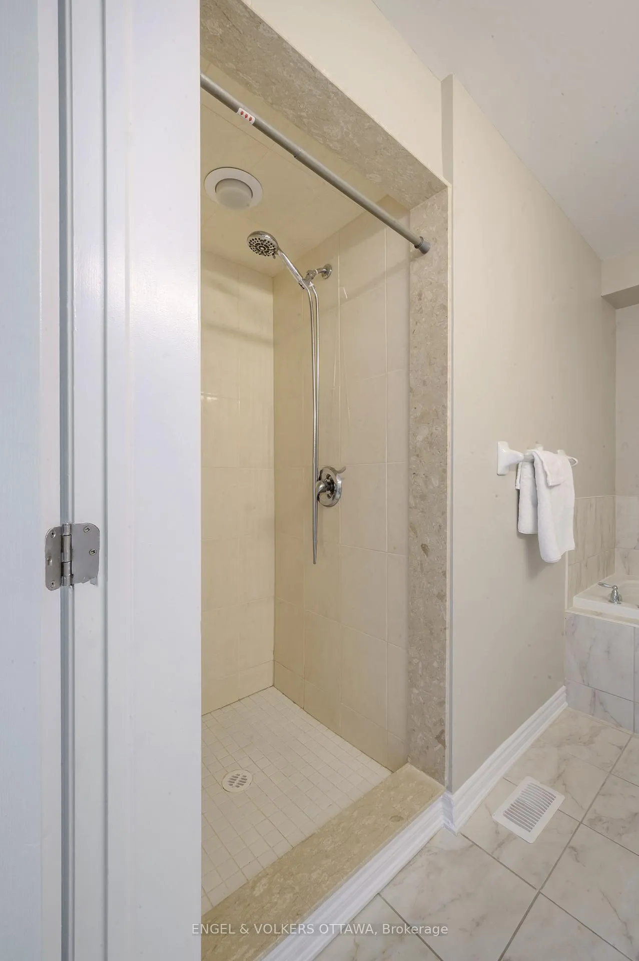 Photo 20 of 106 Forest Water Way, Ottawa, Barrhaven - Half Moon Bay — HOMEH