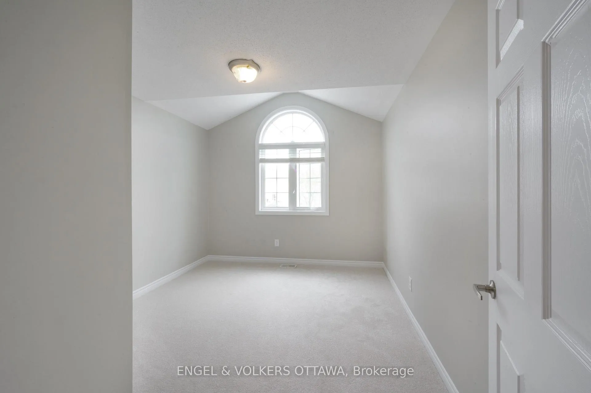 Photo 22 of 106 Forest Water Way, Ottawa, Barrhaven - Half Moon Bay — HOMEH