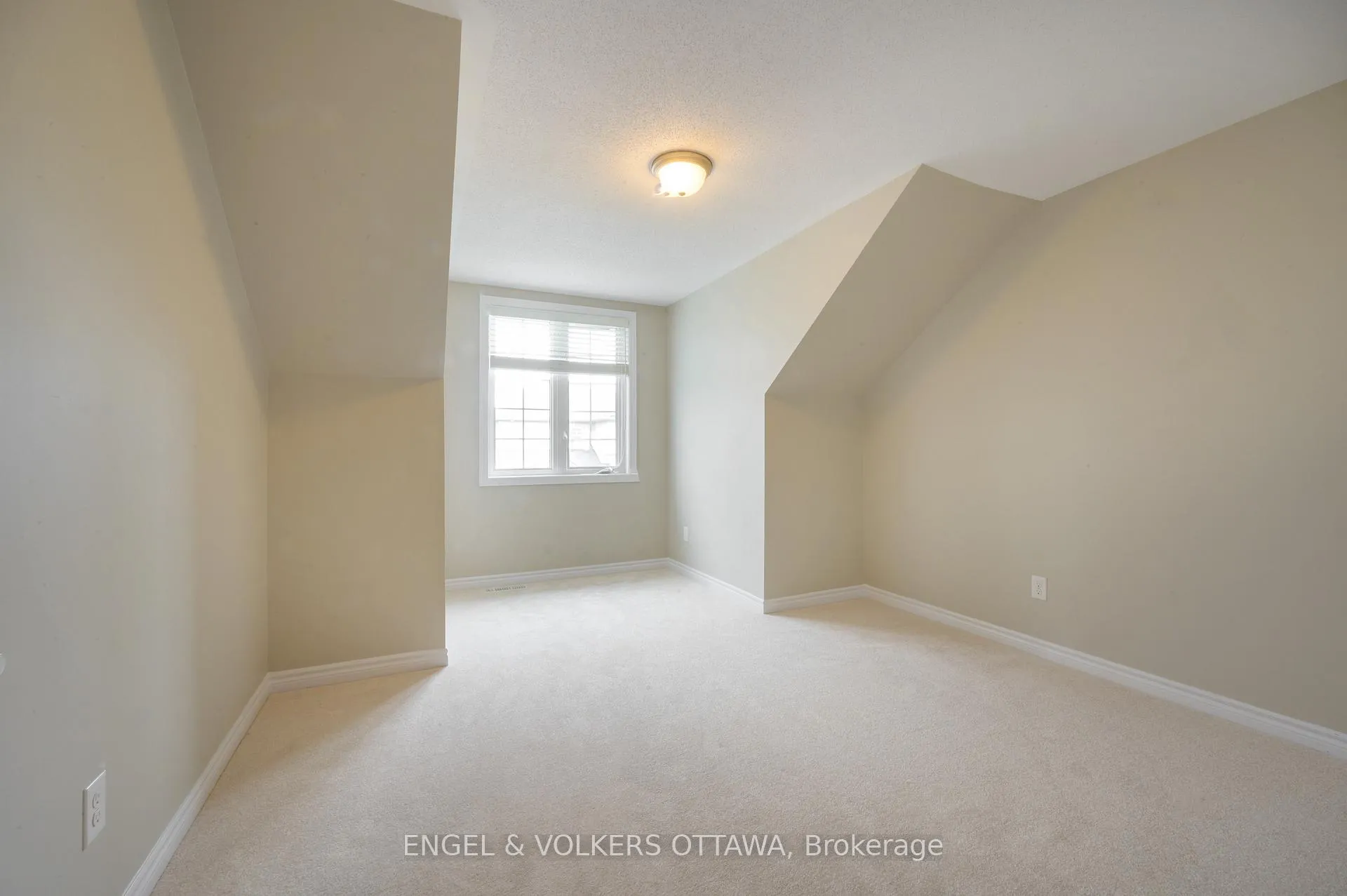 Photo 29 of 106 Forest Water Way, Ottawa, Barrhaven - Half Moon Bay — HOMEH