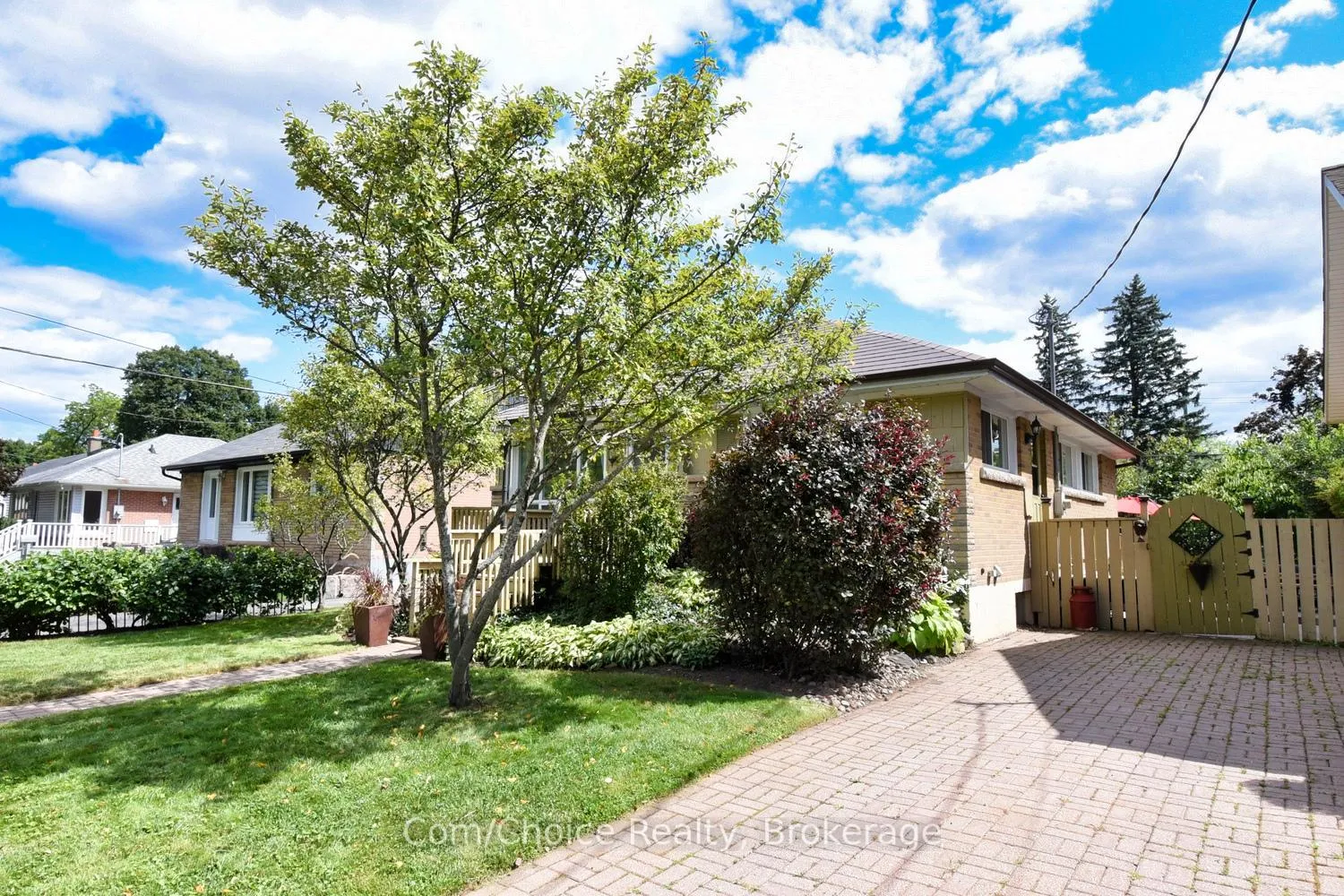 Photo 3 of 9 Marion Crescent, Hamilton, Dundas — HOMEH