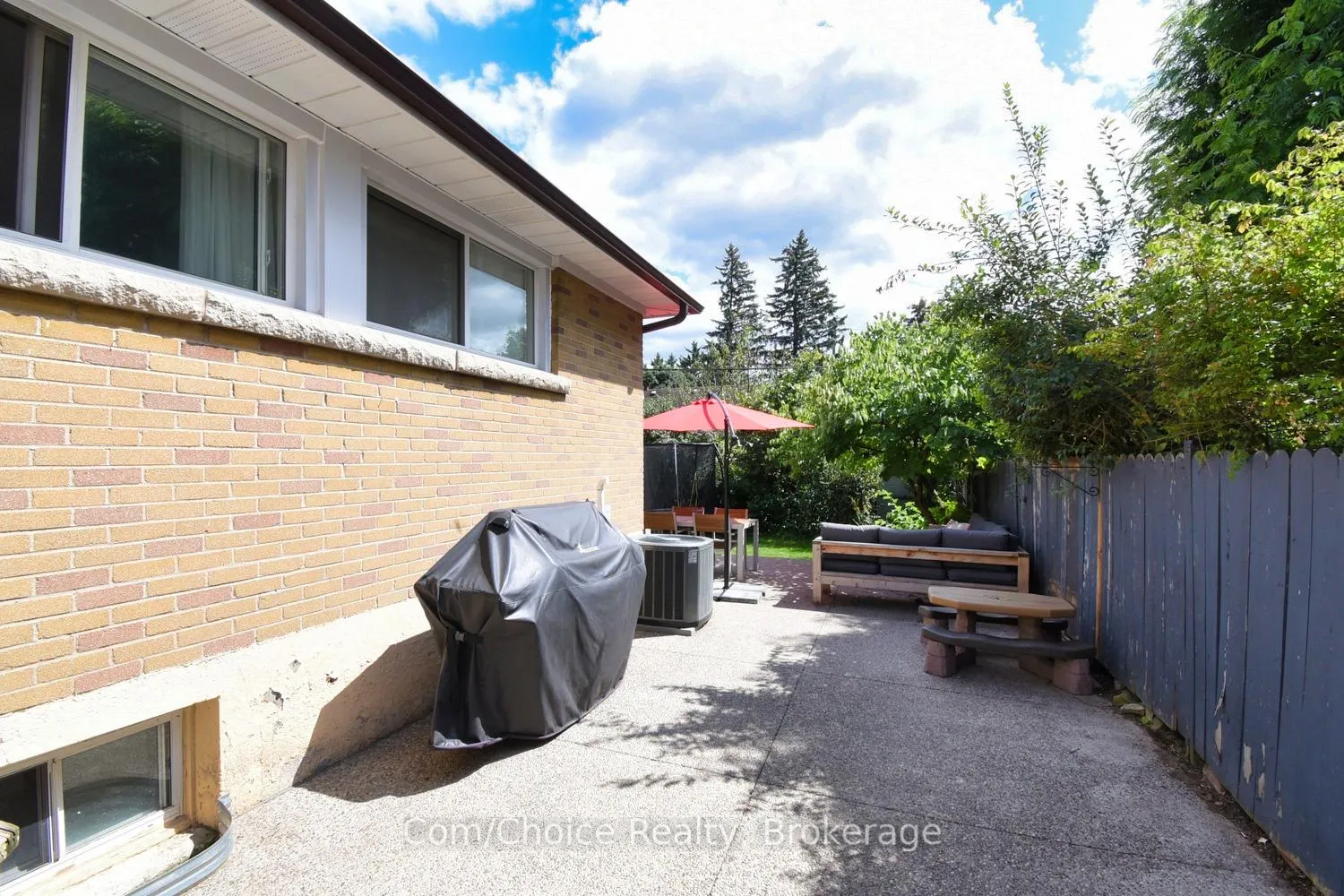Photo 6 of 9 Marion Crescent, Hamilton, Dundas — HOMEH