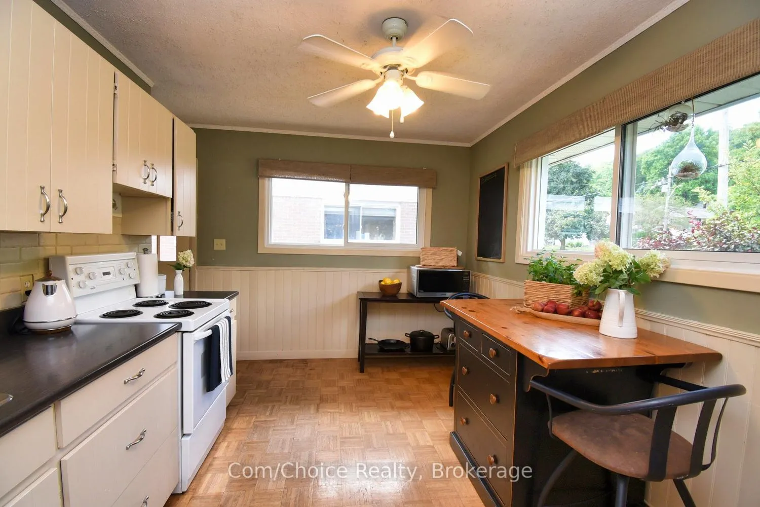 Photo 9 of 9 Marion Crescent, Hamilton, Dundas — HOMEH