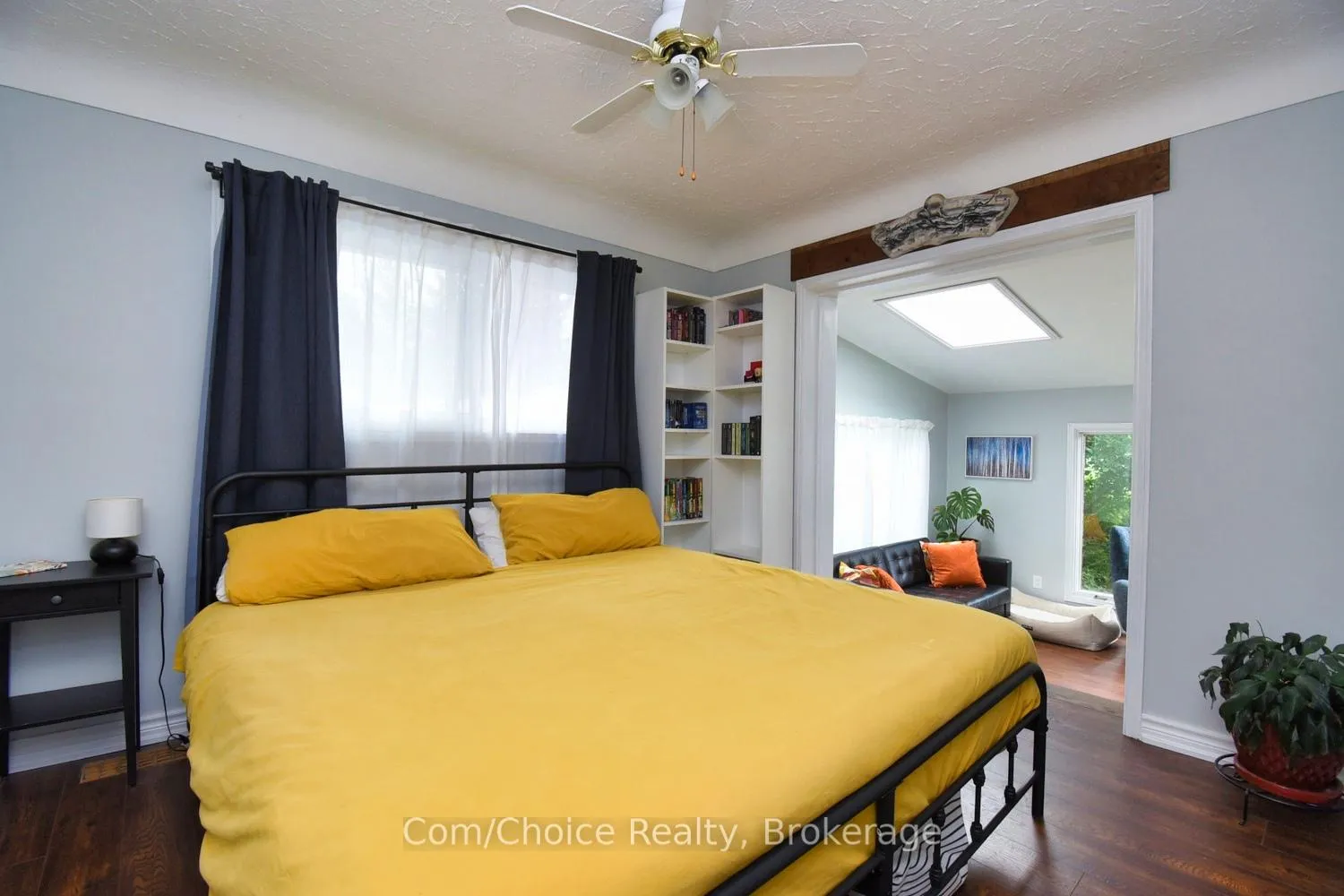 Photo 10 of 9 Marion Crescent, Hamilton, Dundas — HOMEH