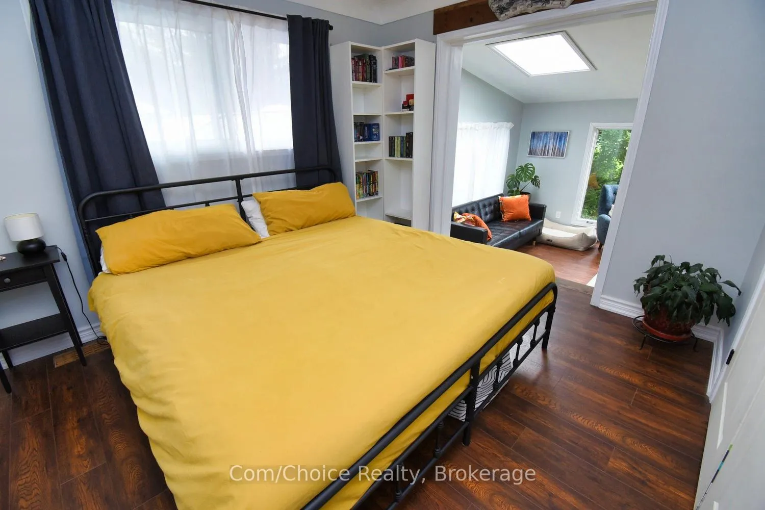 Photo 11 of 9 Marion Crescent, Hamilton, Dundas — HOMEH