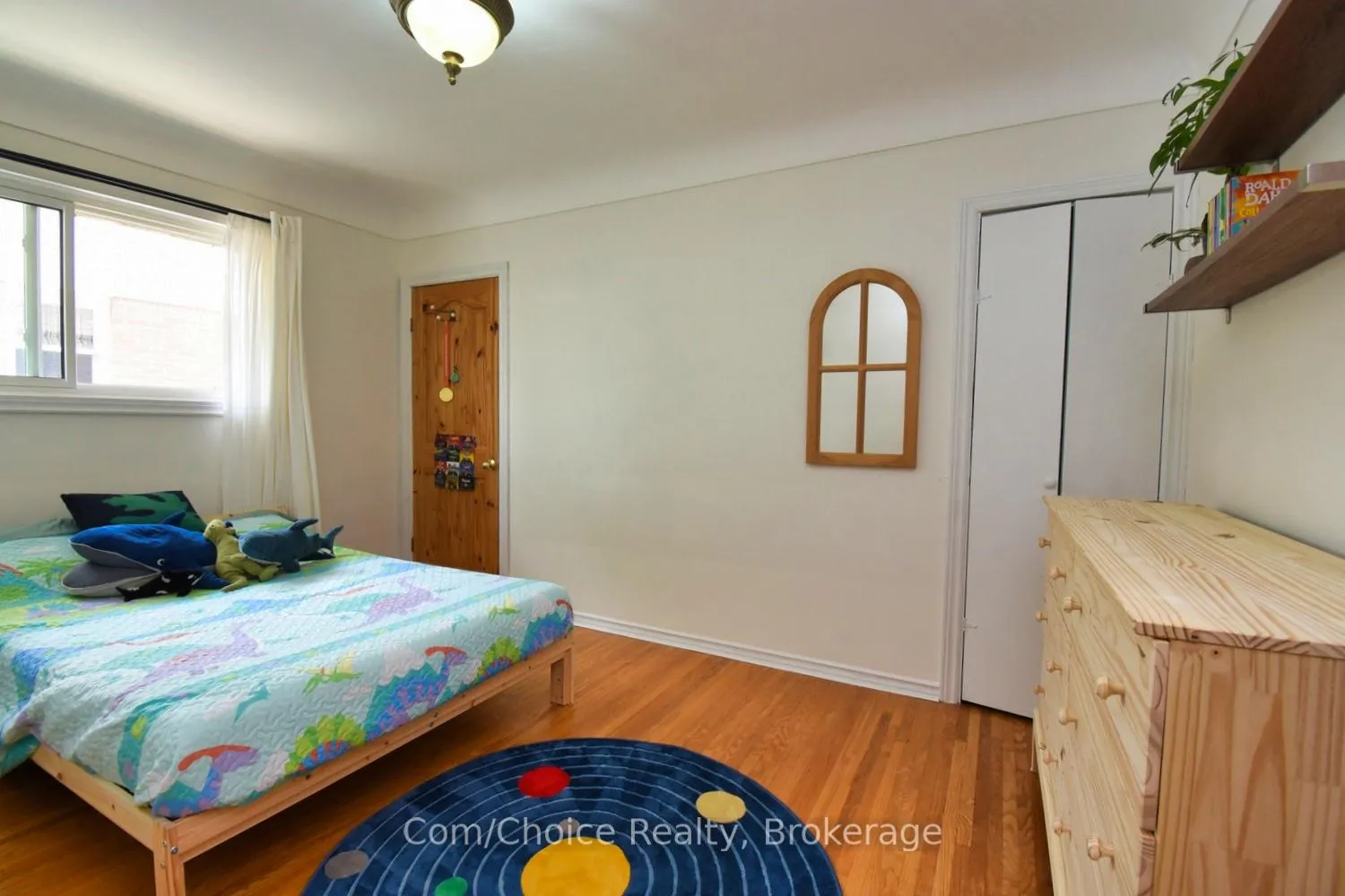 Photo 13 of 9 Marion Crescent, Hamilton, Dundas — HOMEH