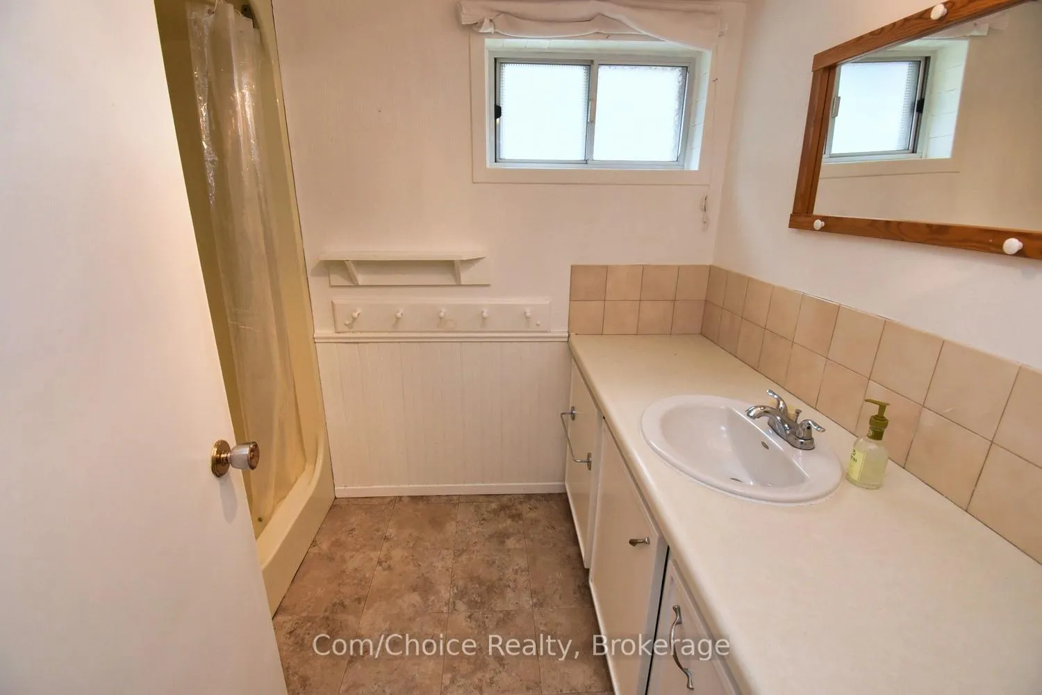 Photo 23 of 9 Marion Crescent, Hamilton, Dundas — HOMEH