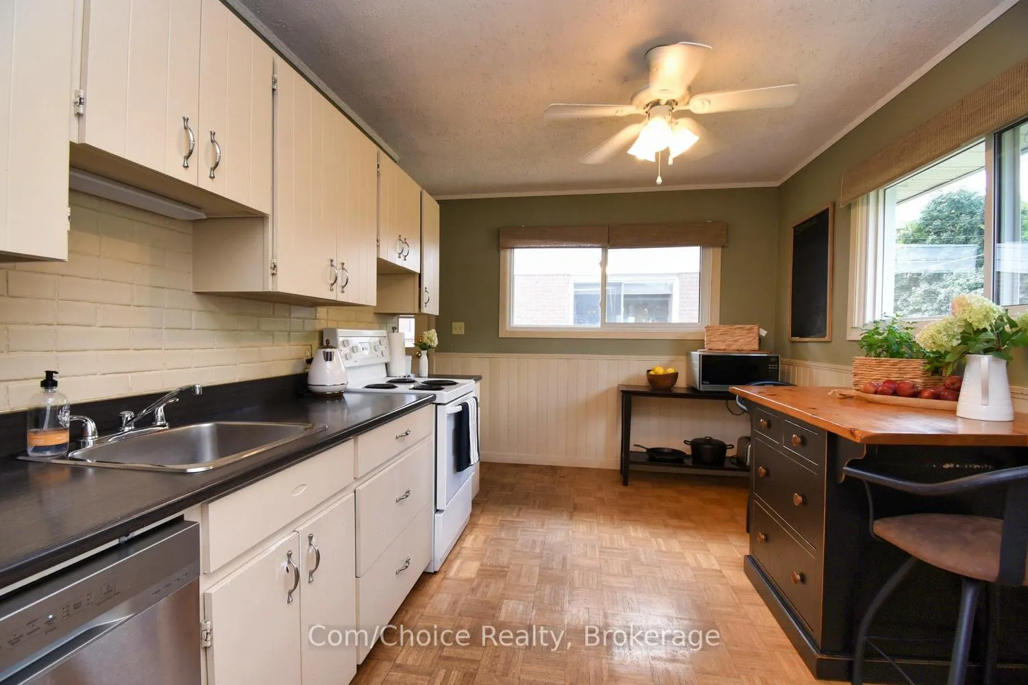 Photo 38 of 9 Marion Crescent, Hamilton, Dundas — HOMEH