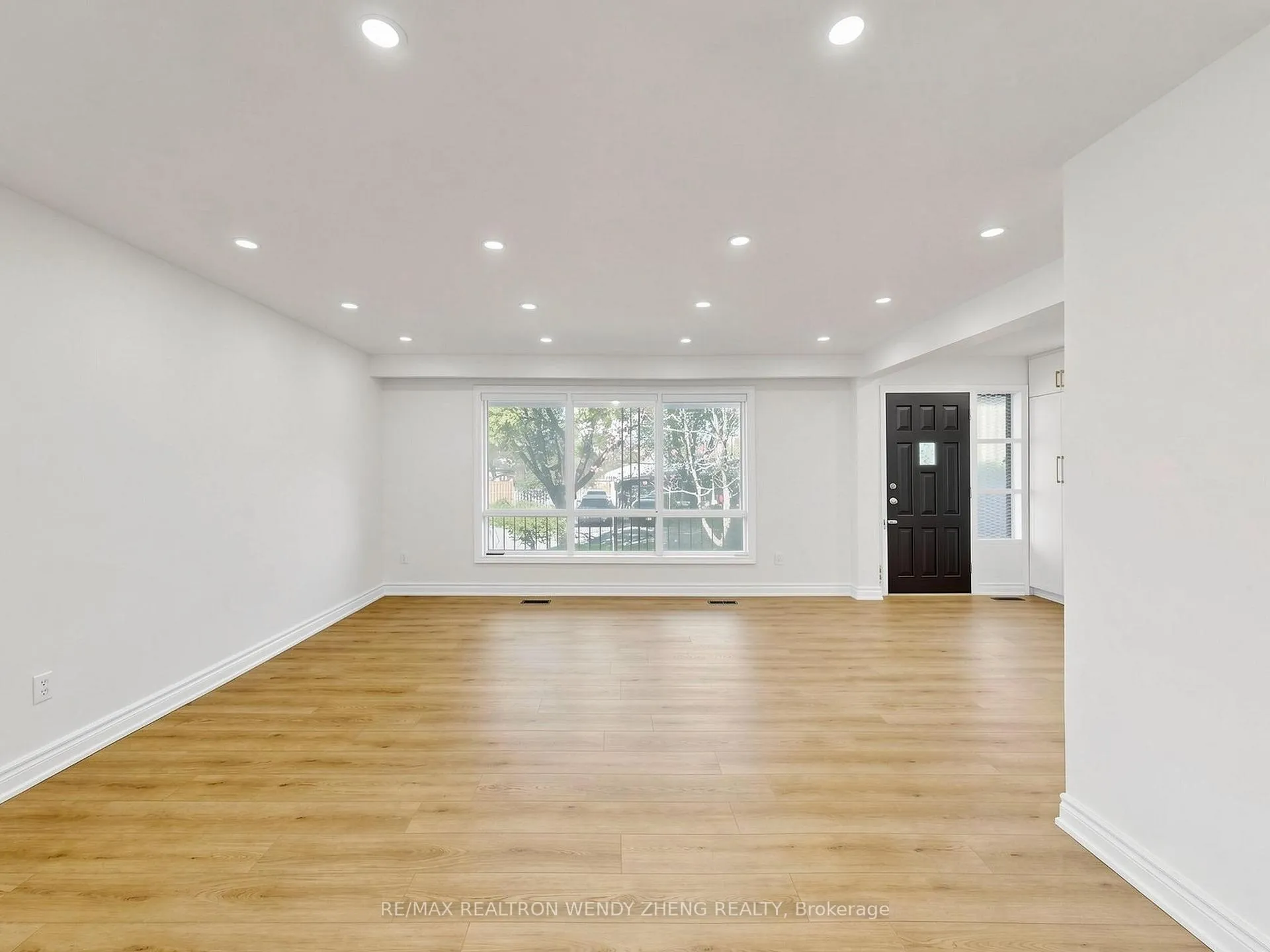 Photo 8 of Unit Main, 3 James Speight Road, Markham, Sherwood-Amberglen — HOMEH
