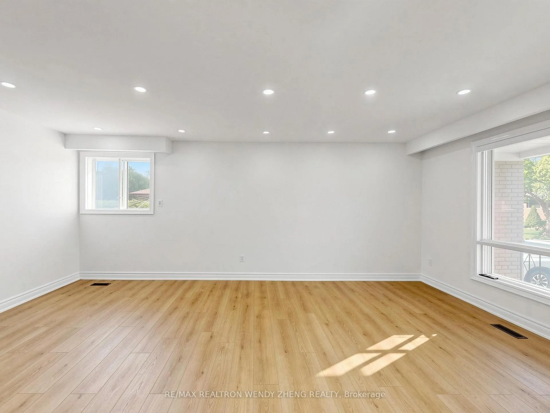 Photo 10 of Unit Main, 3 James Speight Road, Markham, Sherwood-Amberglen — HOMEH