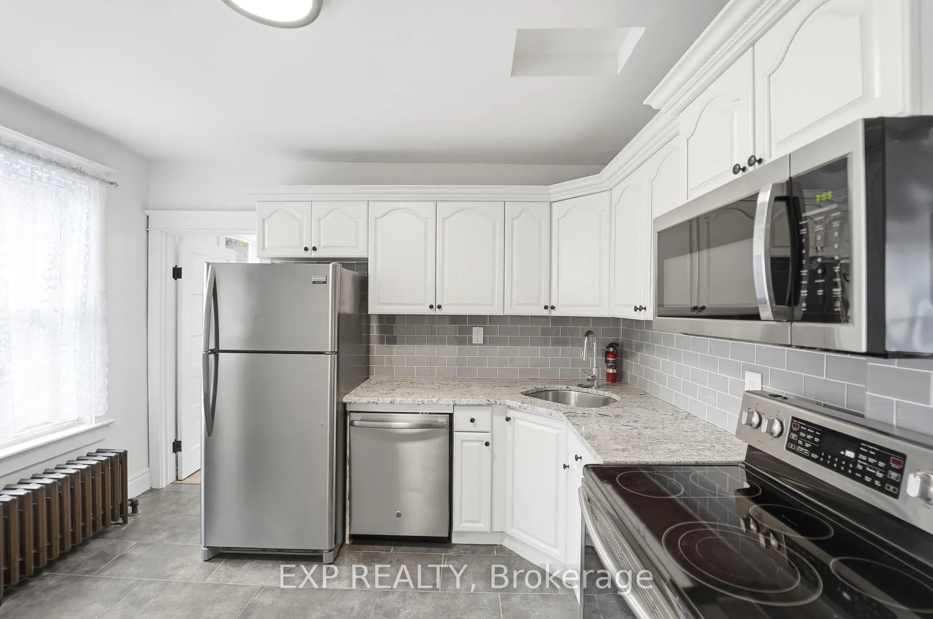 Photo 13 of 15 Avenue Place, Welland, Welland Downtown — HOMEH